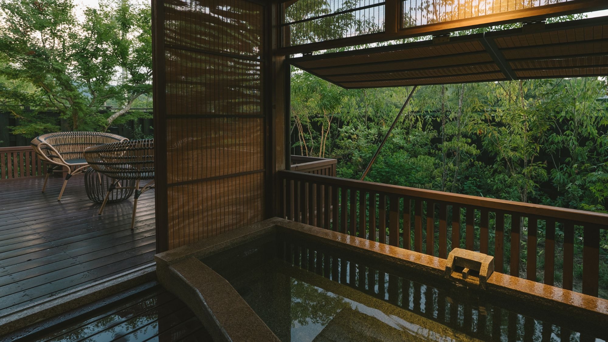 [Có một tòa nhà cho thuê cho năm nhóm mỗi ngày]