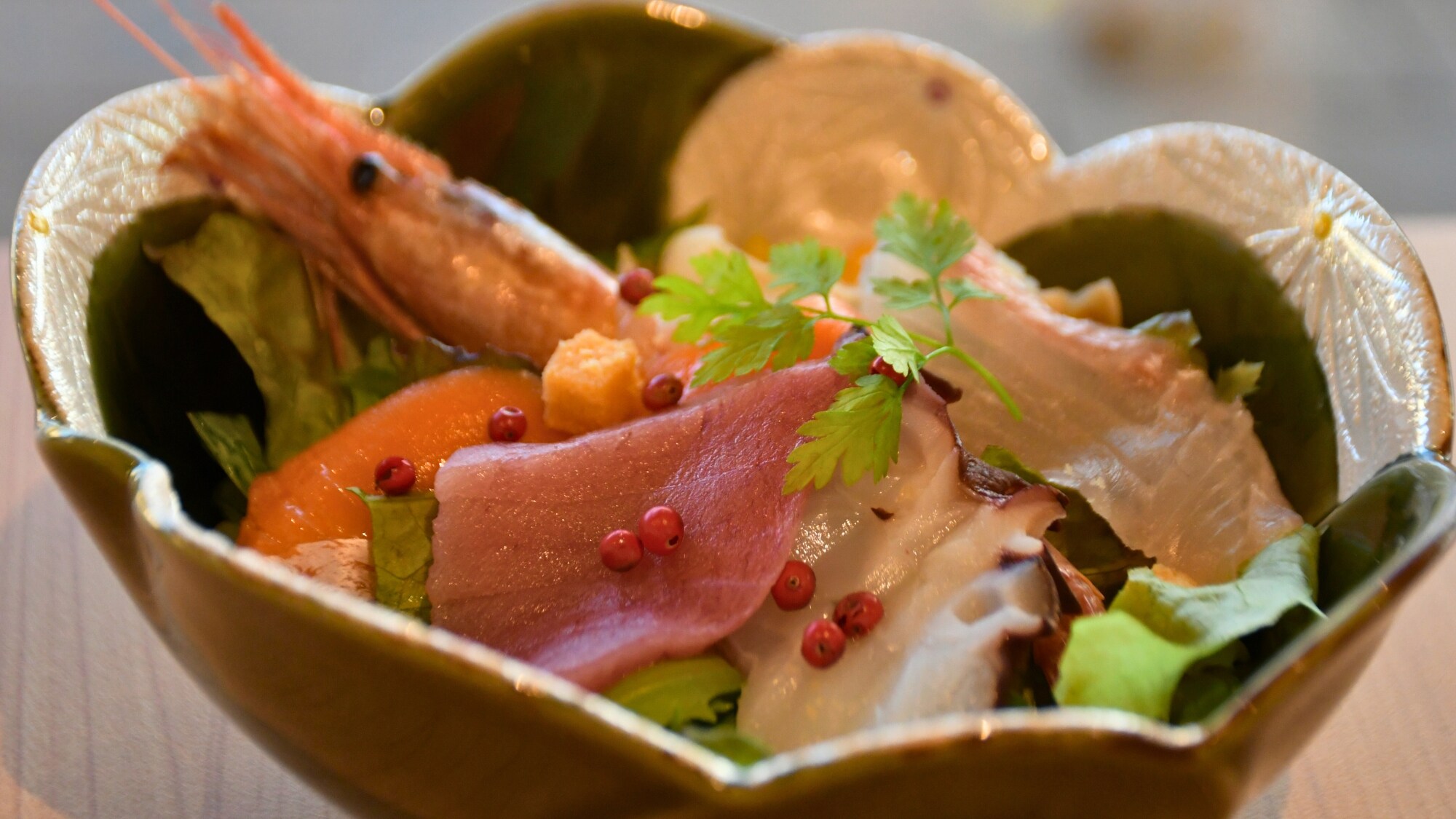 [Sankei Gozen] Seasonal sashimi with a reputation for freshness and taste.