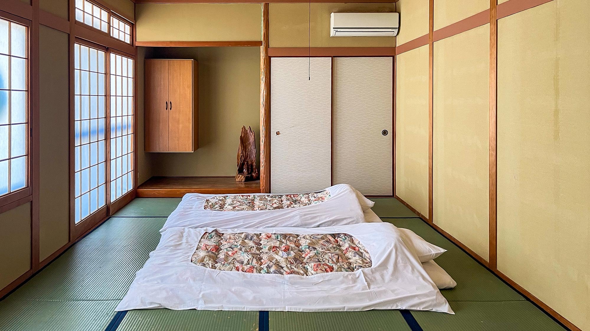 ・【No. 2 Japanese-Western Room】Perfect for group travel. Enjoy a comfortable stay in a spacious Japanese-style room.
