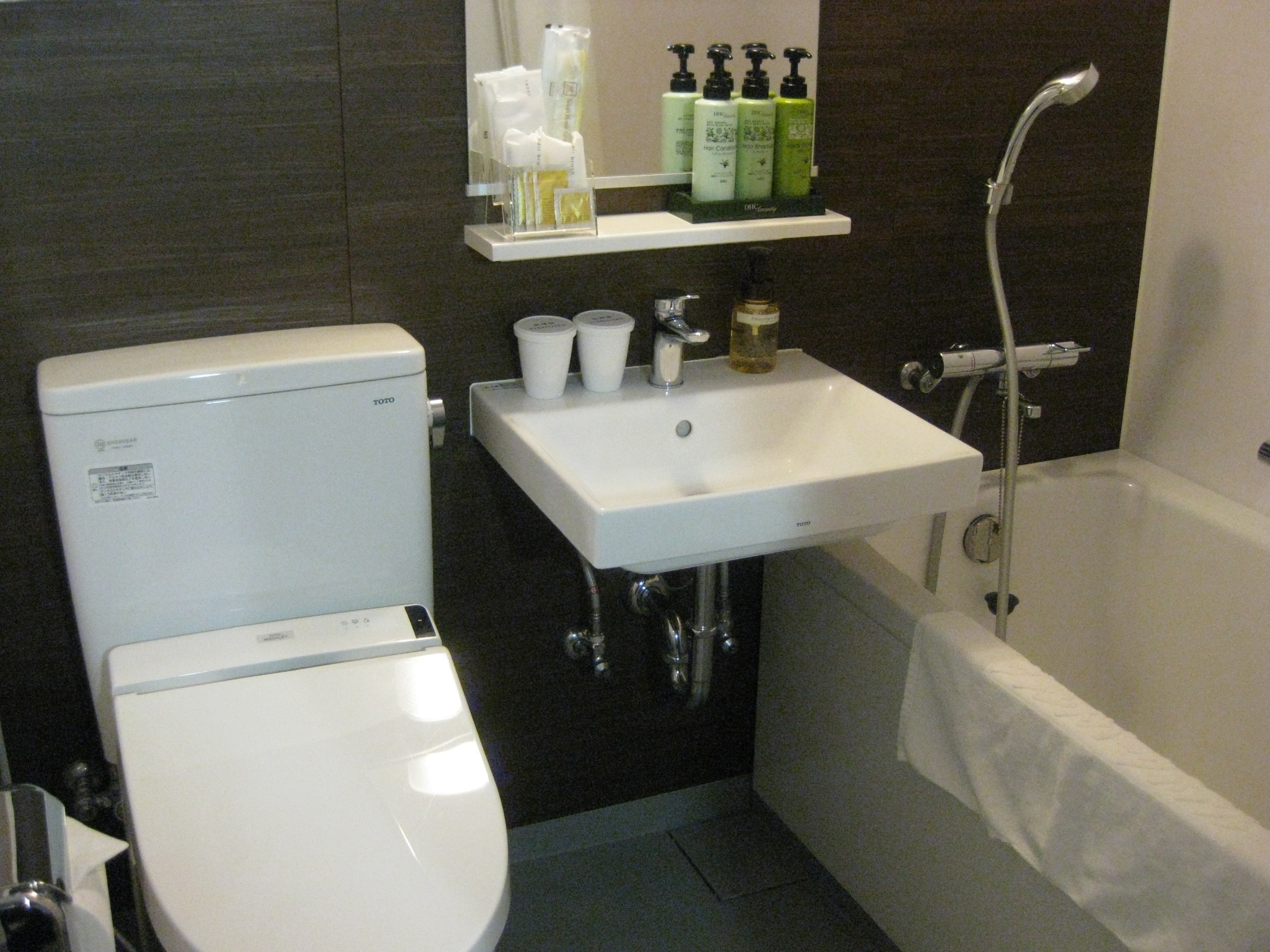Premium room unit bath