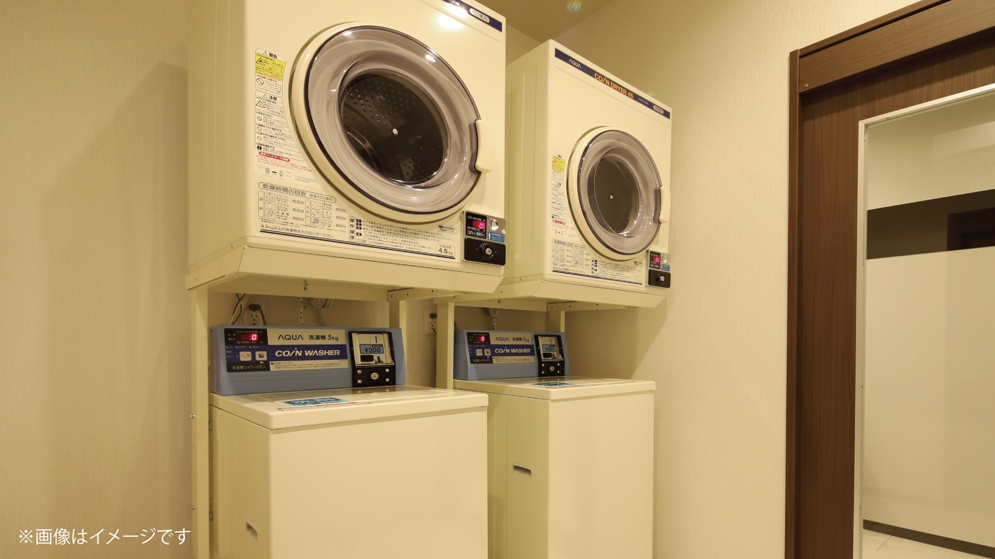 [Coin laundry]
