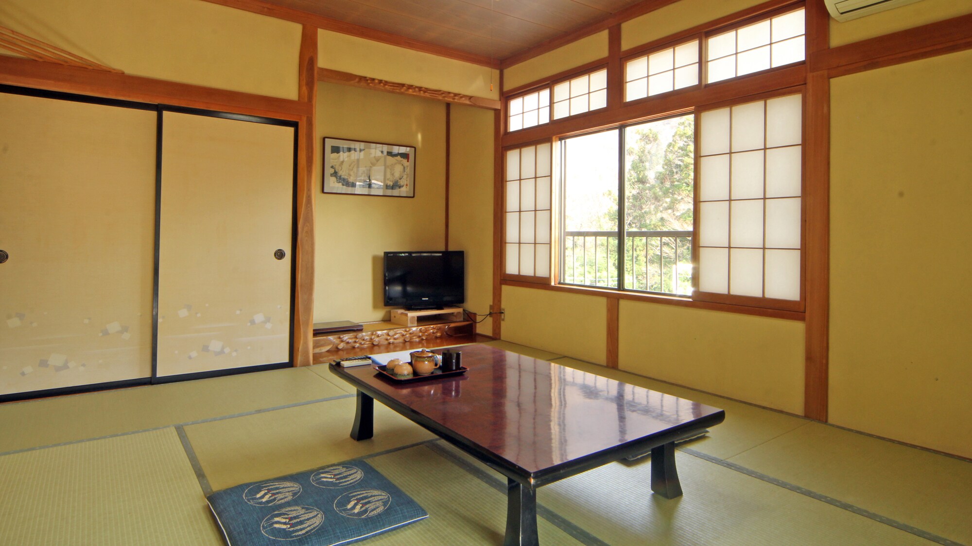 Custom Japanese-style room - Feel the breeze blowing through. This is a room where you can spend your time comfortably.
