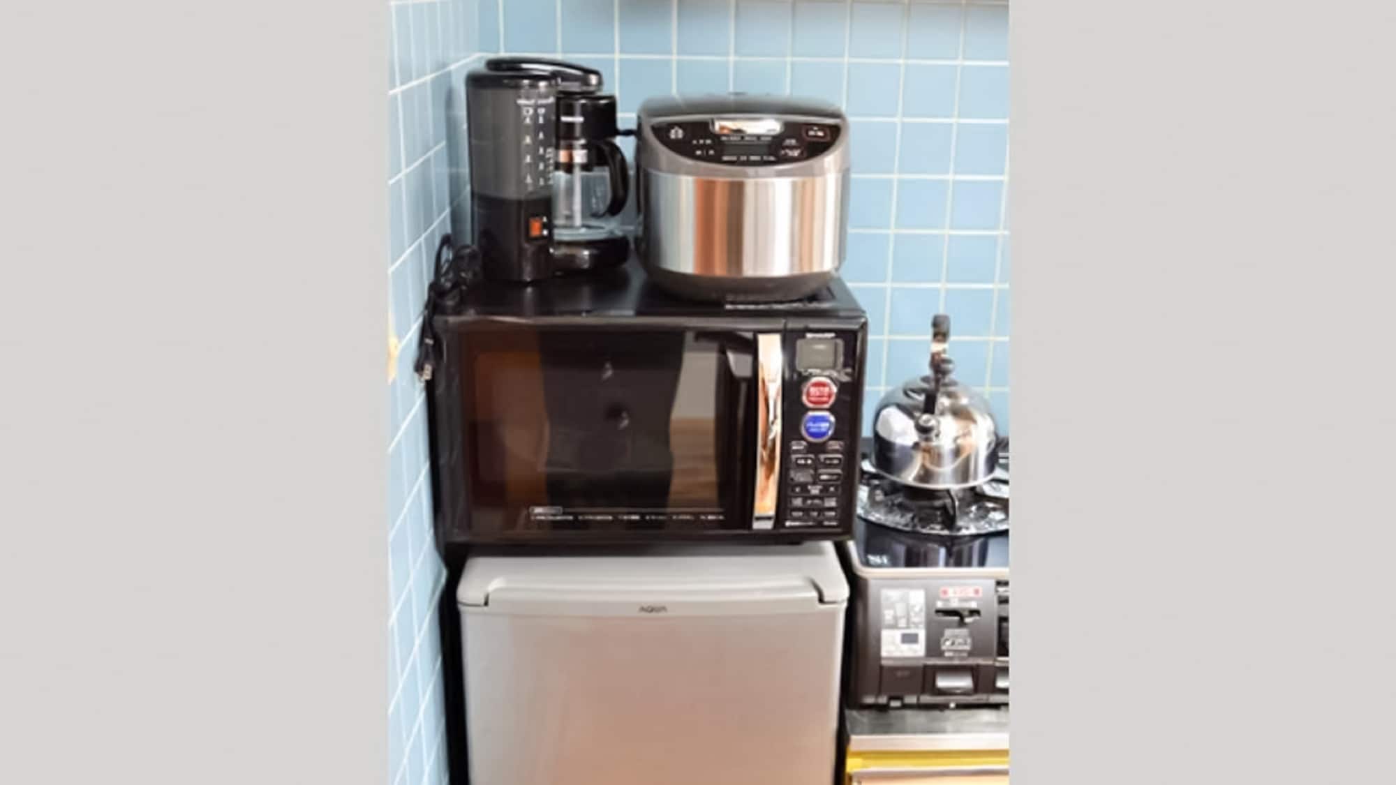 ・【廚房】不用擔心食物變冷；我們還有微波爐。