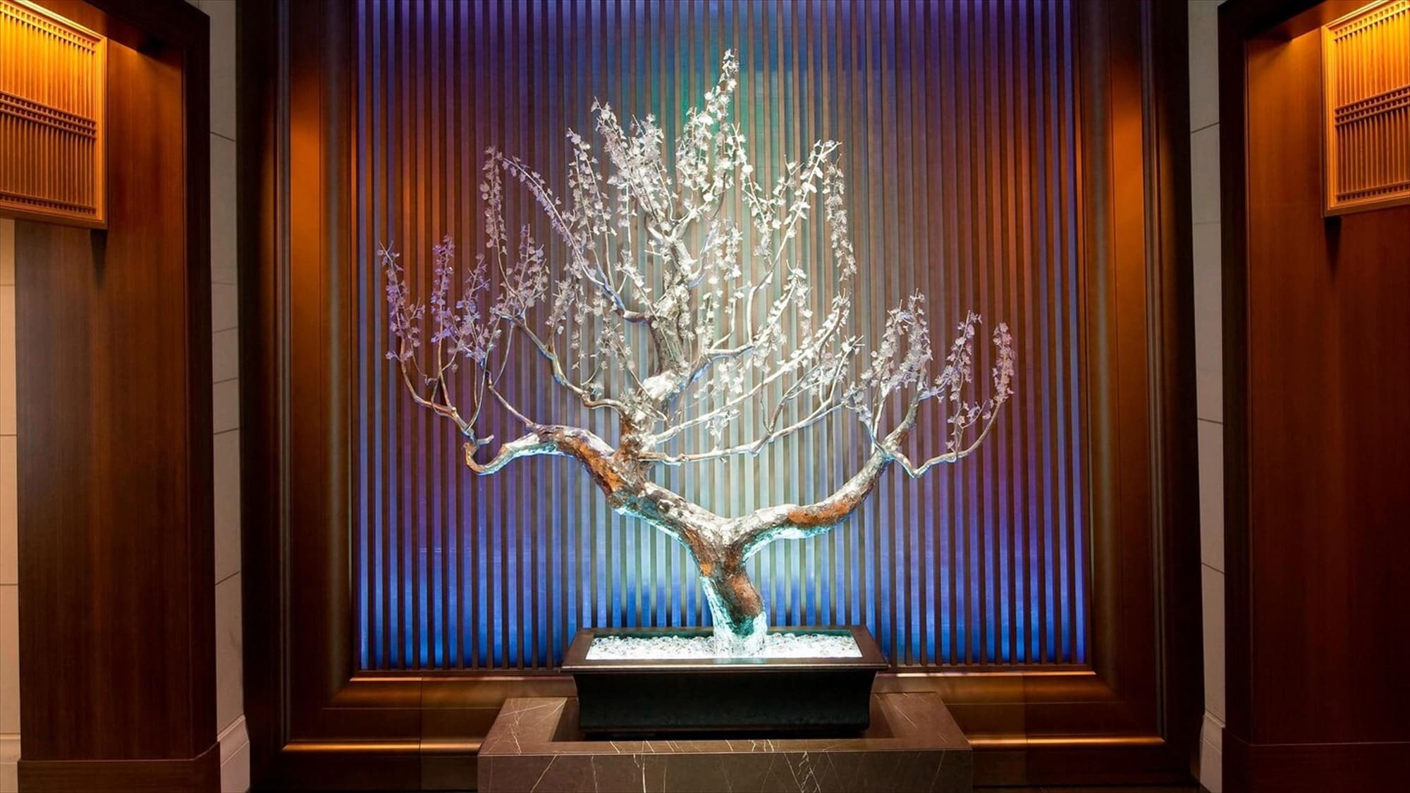 Entrance Crystal tree inspired by the plum blossoms of Osaka Castle