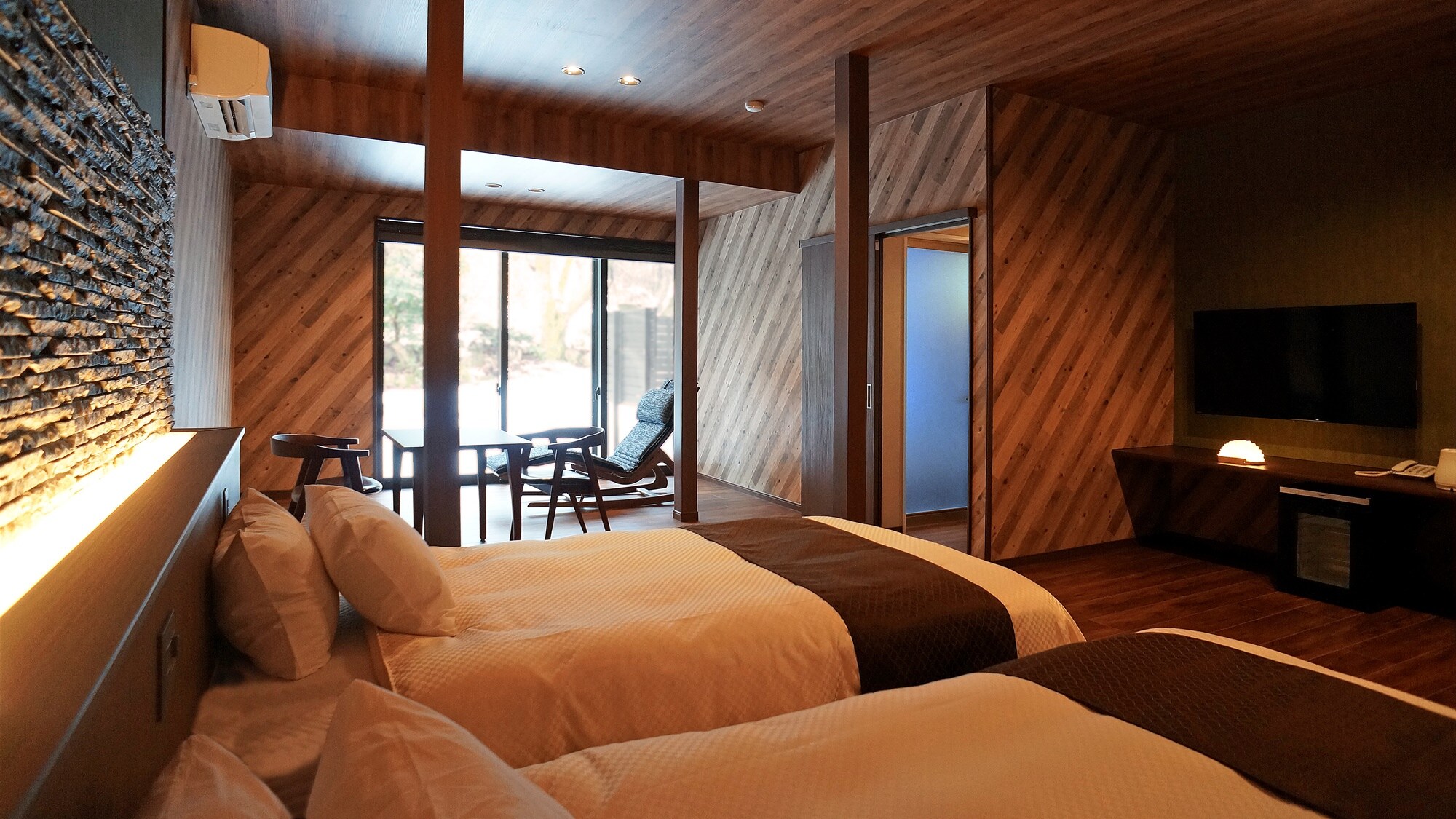 *Kamar dengan kamar mandi semi terbuka