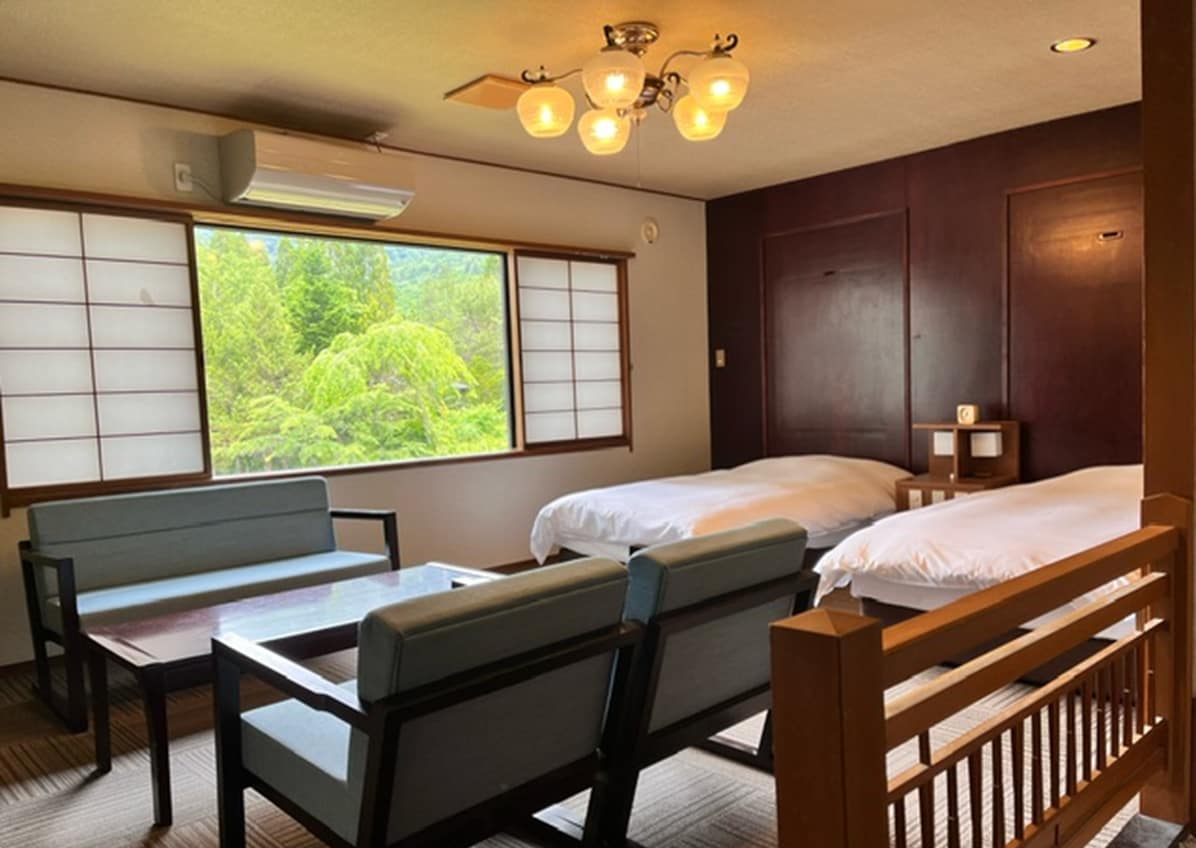 [Guest room: Garden side deluxe Japanese-Western room]