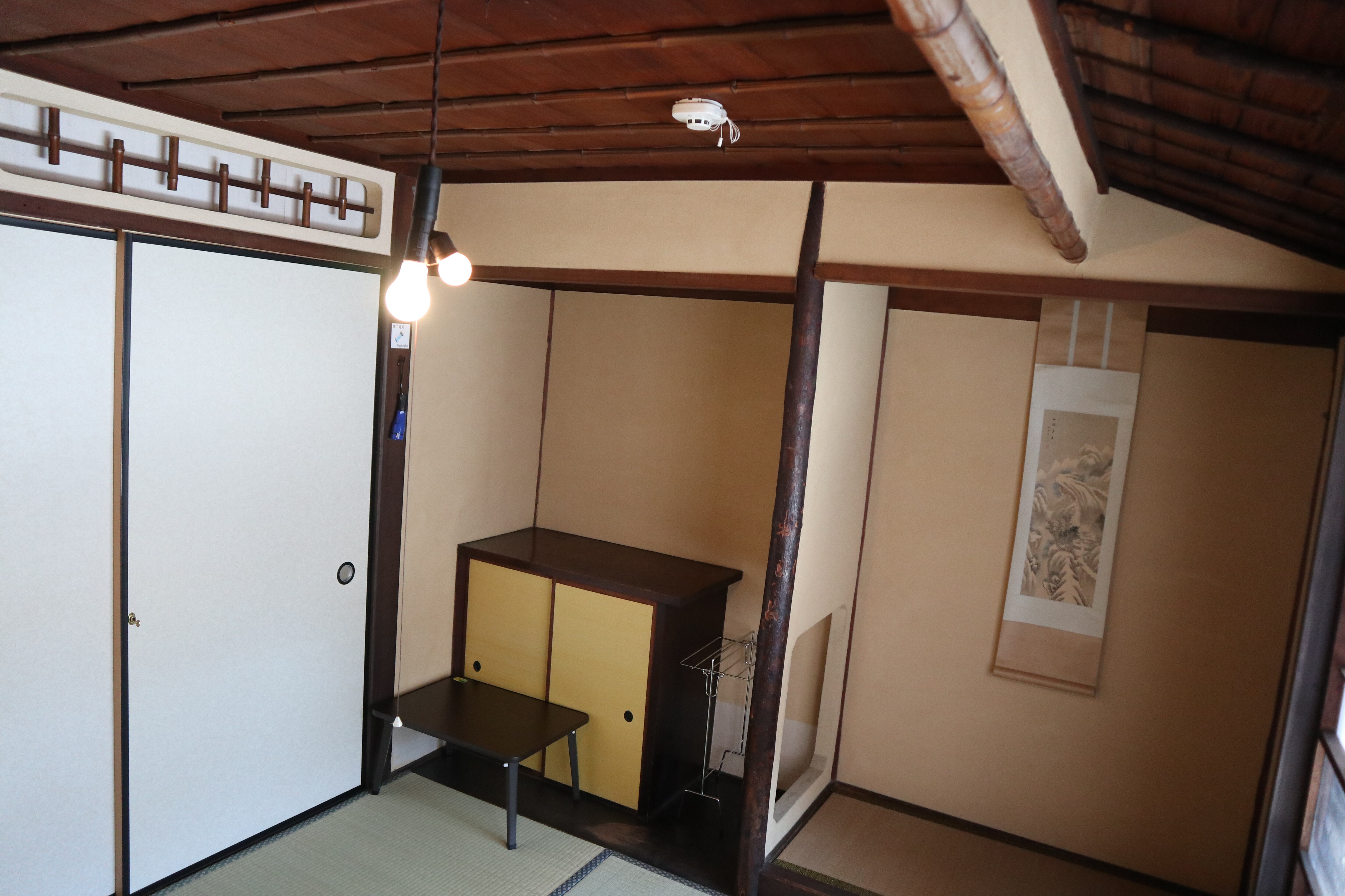 桥爪楼 202 号房间