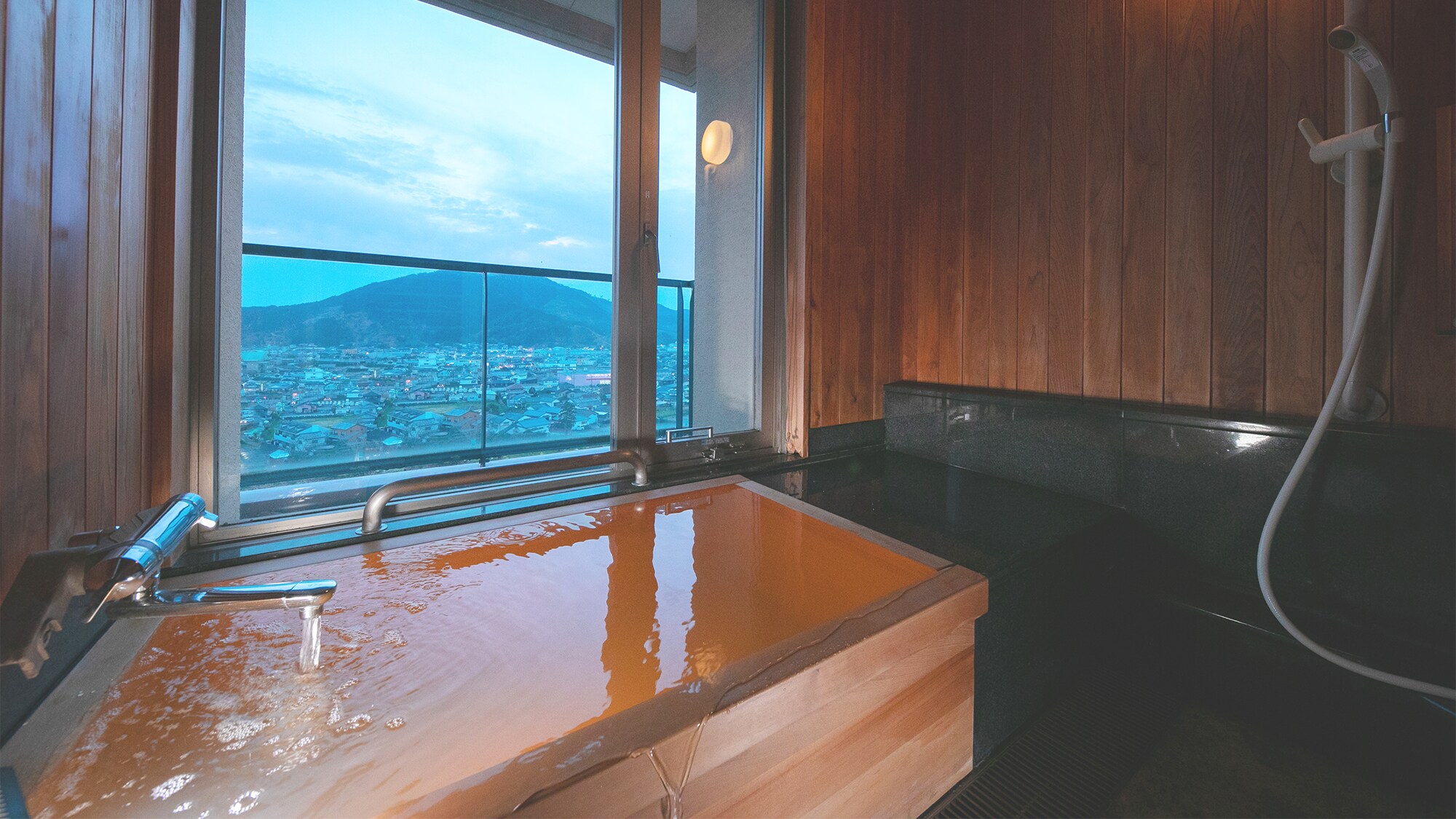 ■ 日式和西式房間-帶浴缸- ■ 客房浴缸