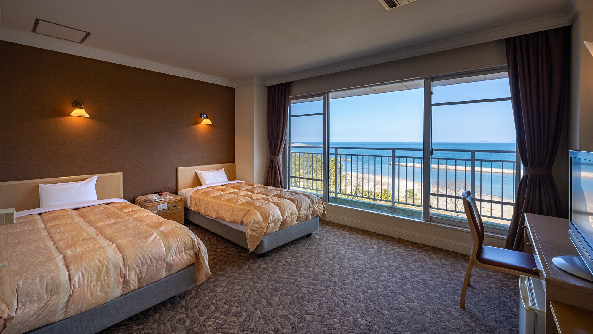 [Ocean View Tsui on the top floor: 30 square meters] The sea with a superb view that will make you forget the time.