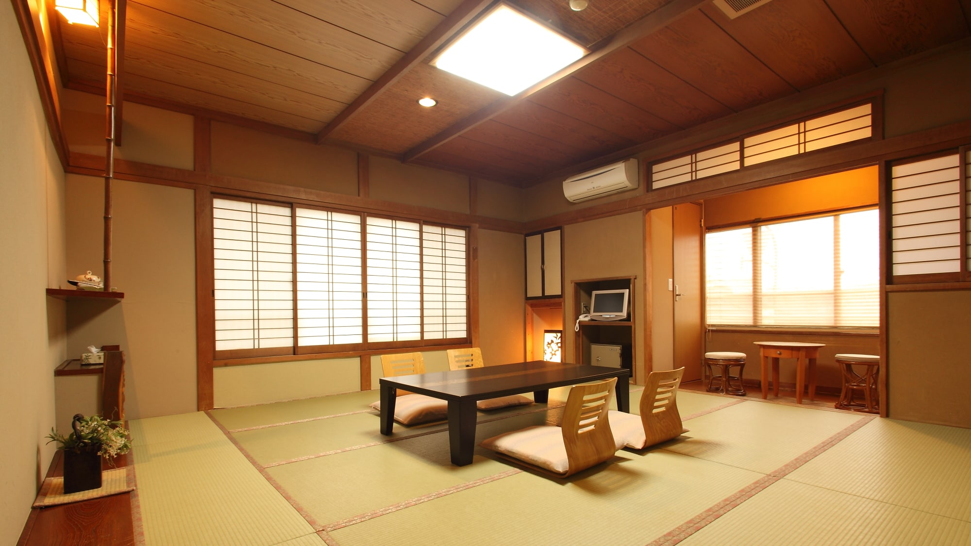 Myogi [Japanese-style room 12 tatami mats with toilet] A room with a great view of Isobe Onsen