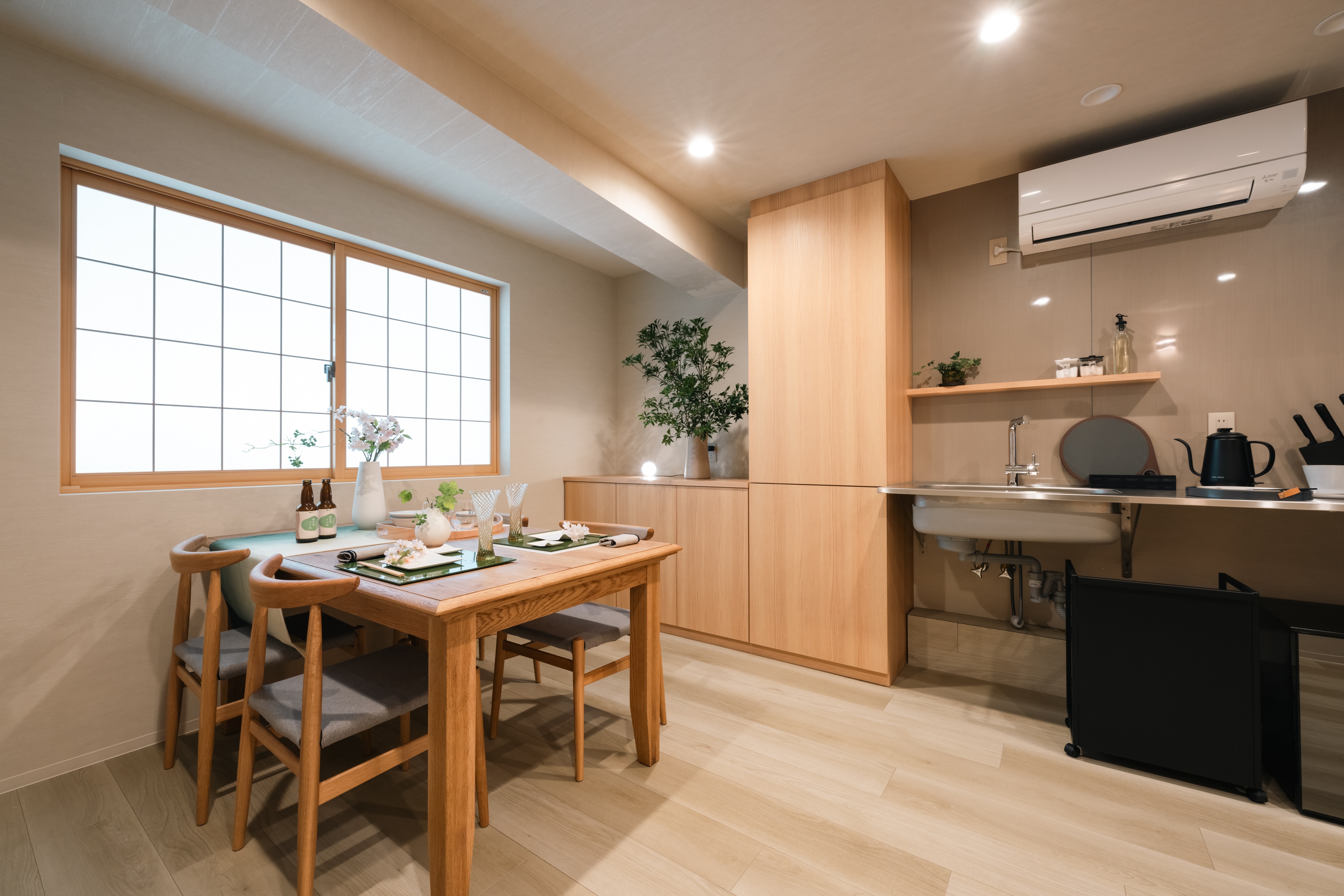 METAL DINING