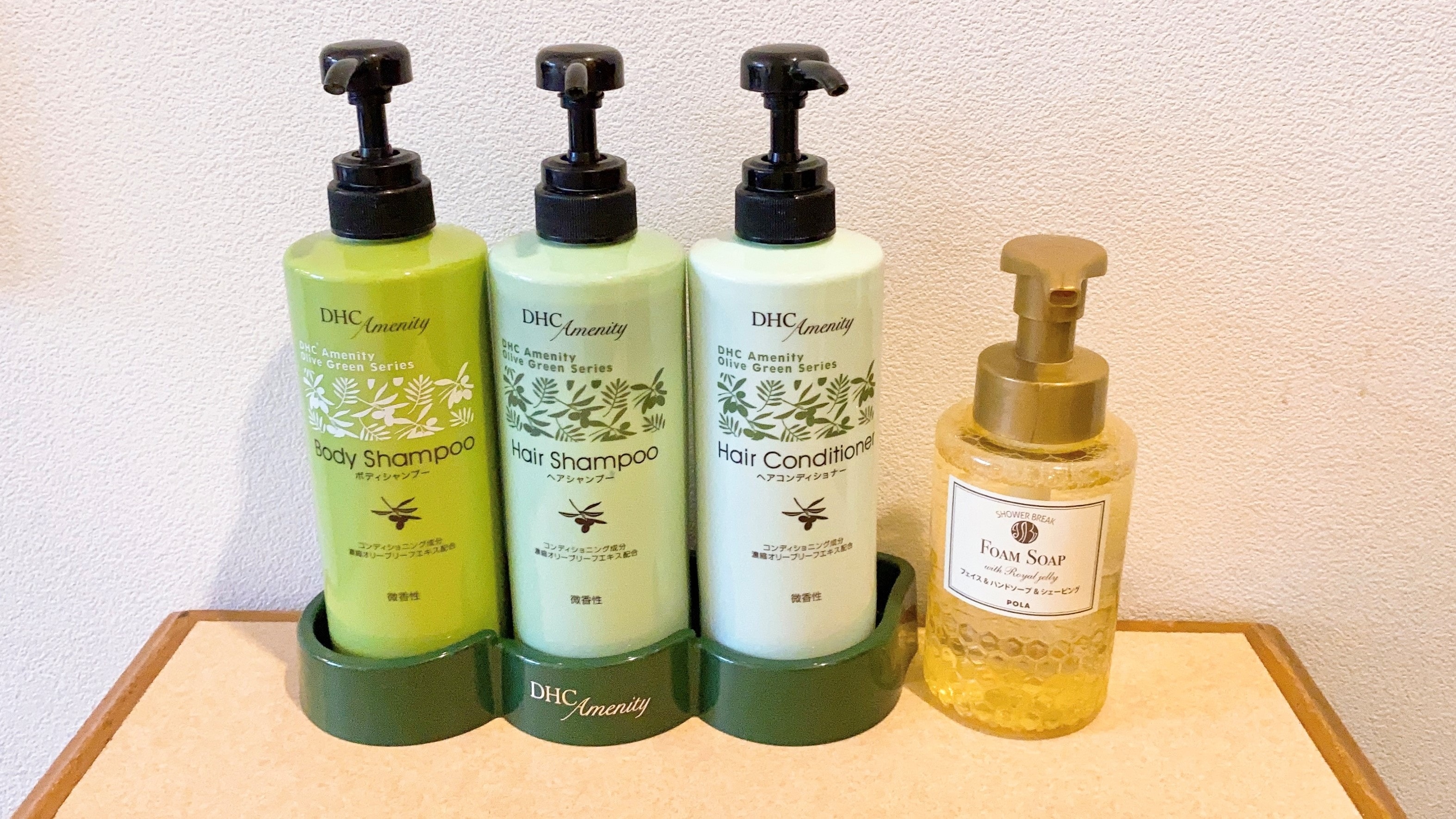 Guest room amenities: shampoo, conditioner, body soap