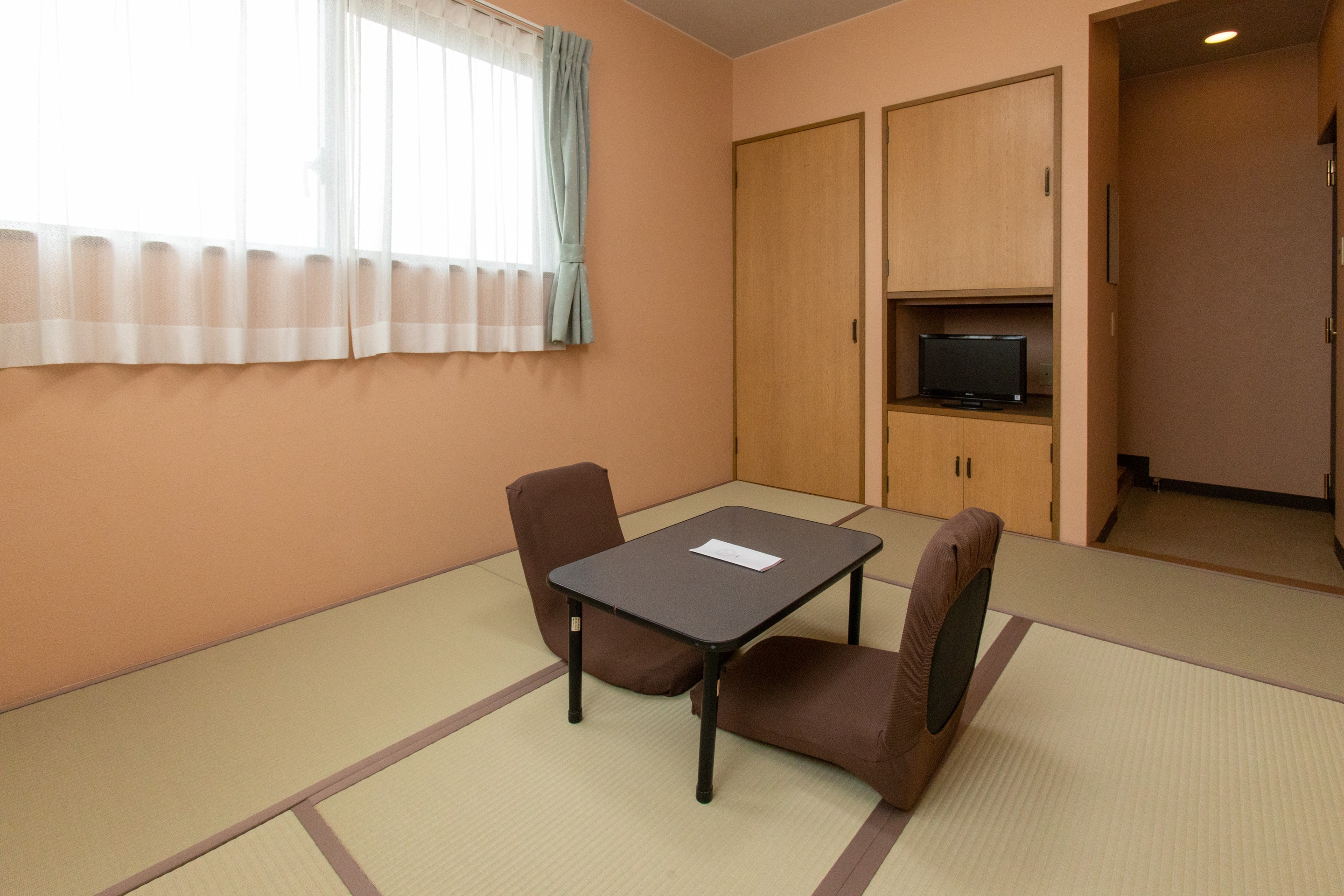 [Non-smoking] Japanese-style room for 1-2 people (no bath or toilet)