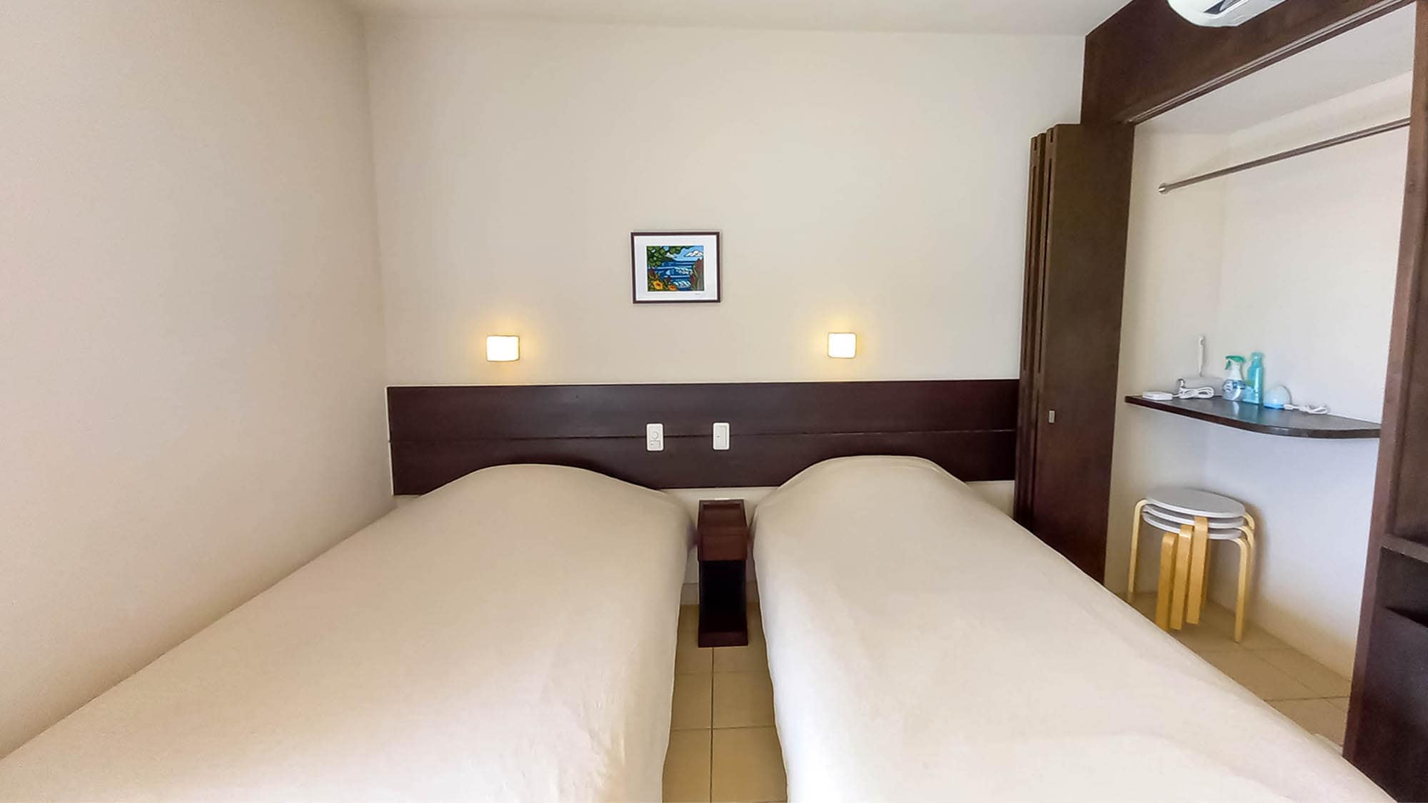 ・ [Room] Two single beds are installed. You can rest comfortably