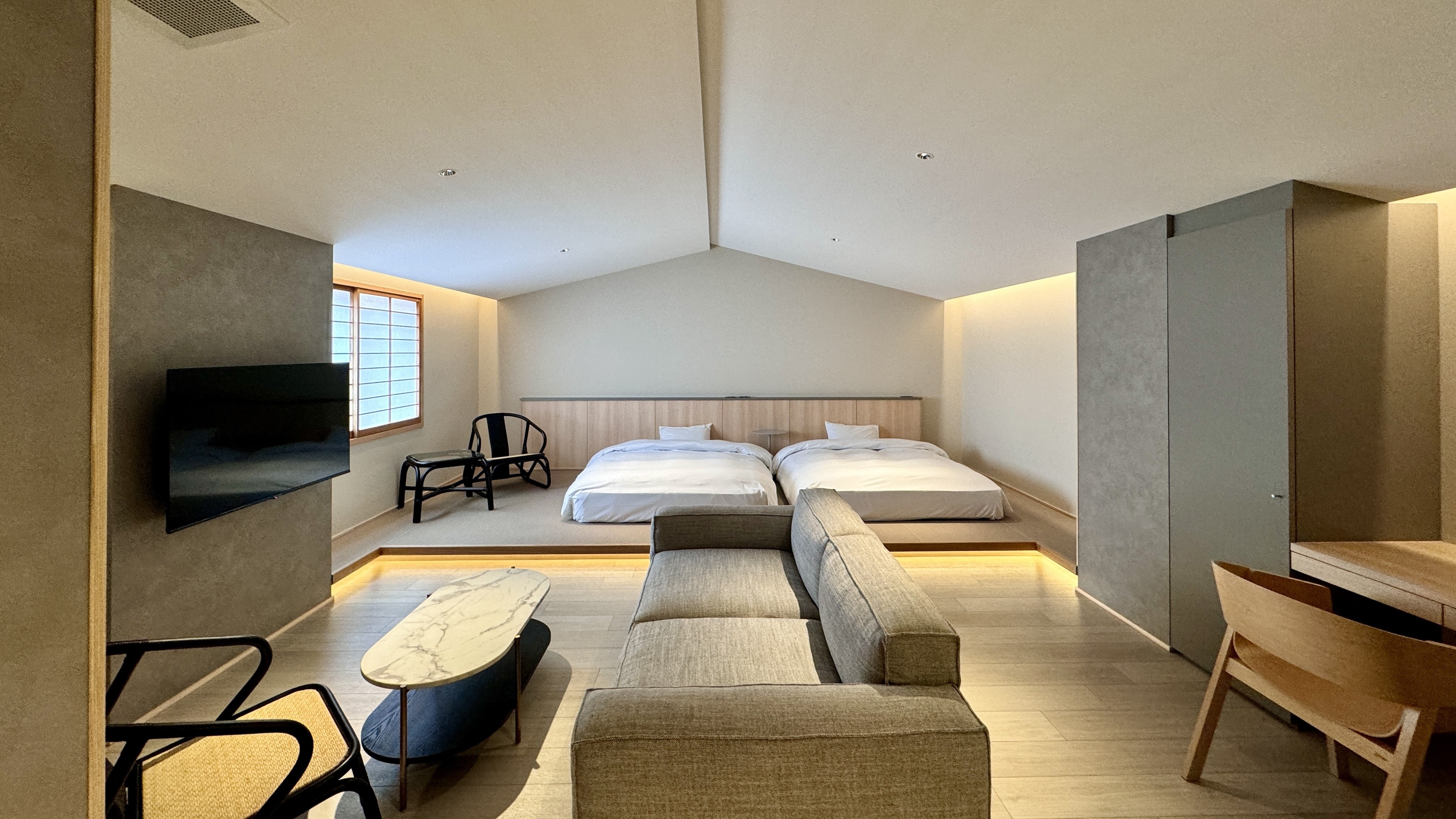 High-grade Japanese-Western room with hot spring "Ryoiwa"