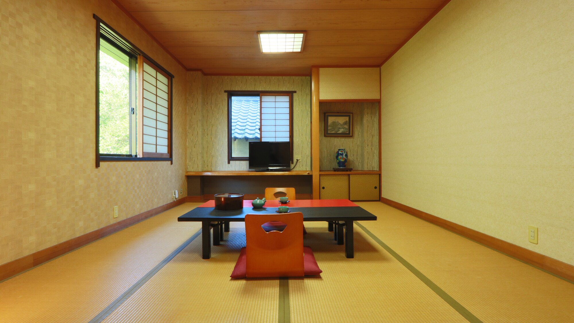 Spacious Japanese-style room (2-4 persons)