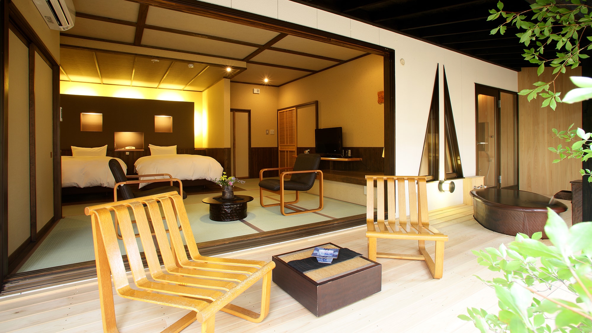 ■ Rooms with open-air bath ■ Two types, Japanese-style room and Japanese-Western style room. You can enter the guest room open-air bath 24 hours a day, as much as you want ♪