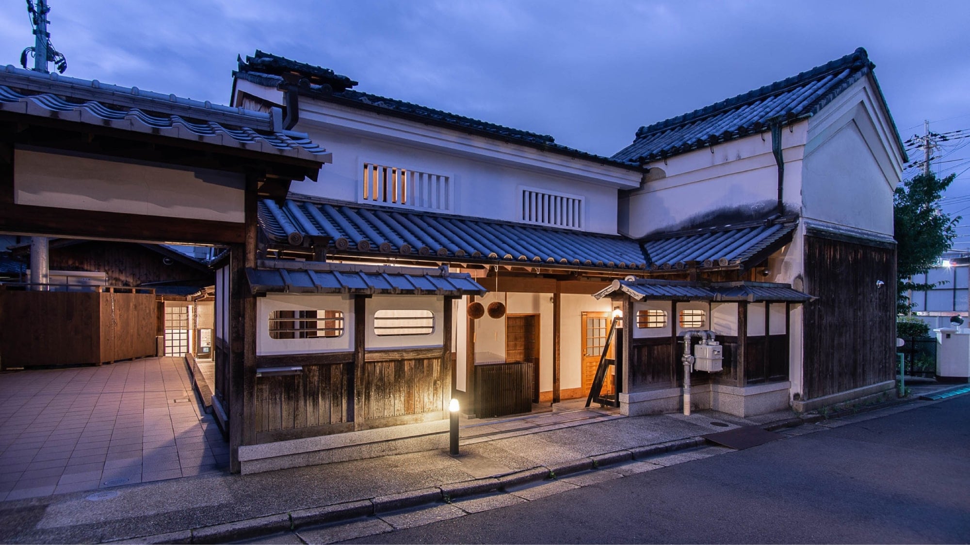 NIPPONIAHOTEL Nara Naramachi is a former sake brewery and residence of Toyosawa Sake Brewery.