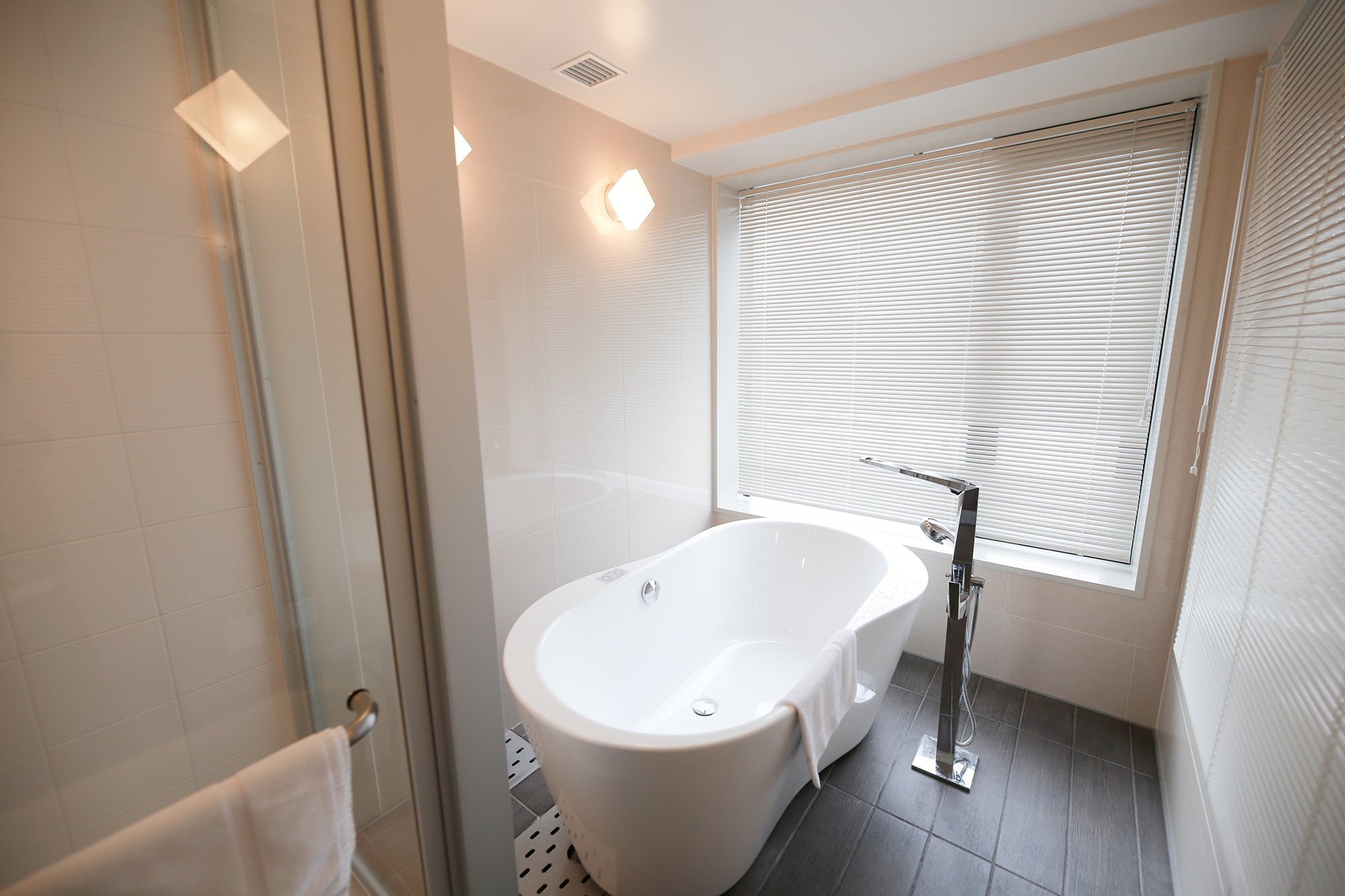 Deluxe Twin Room/Premier Twin Room Bathroom