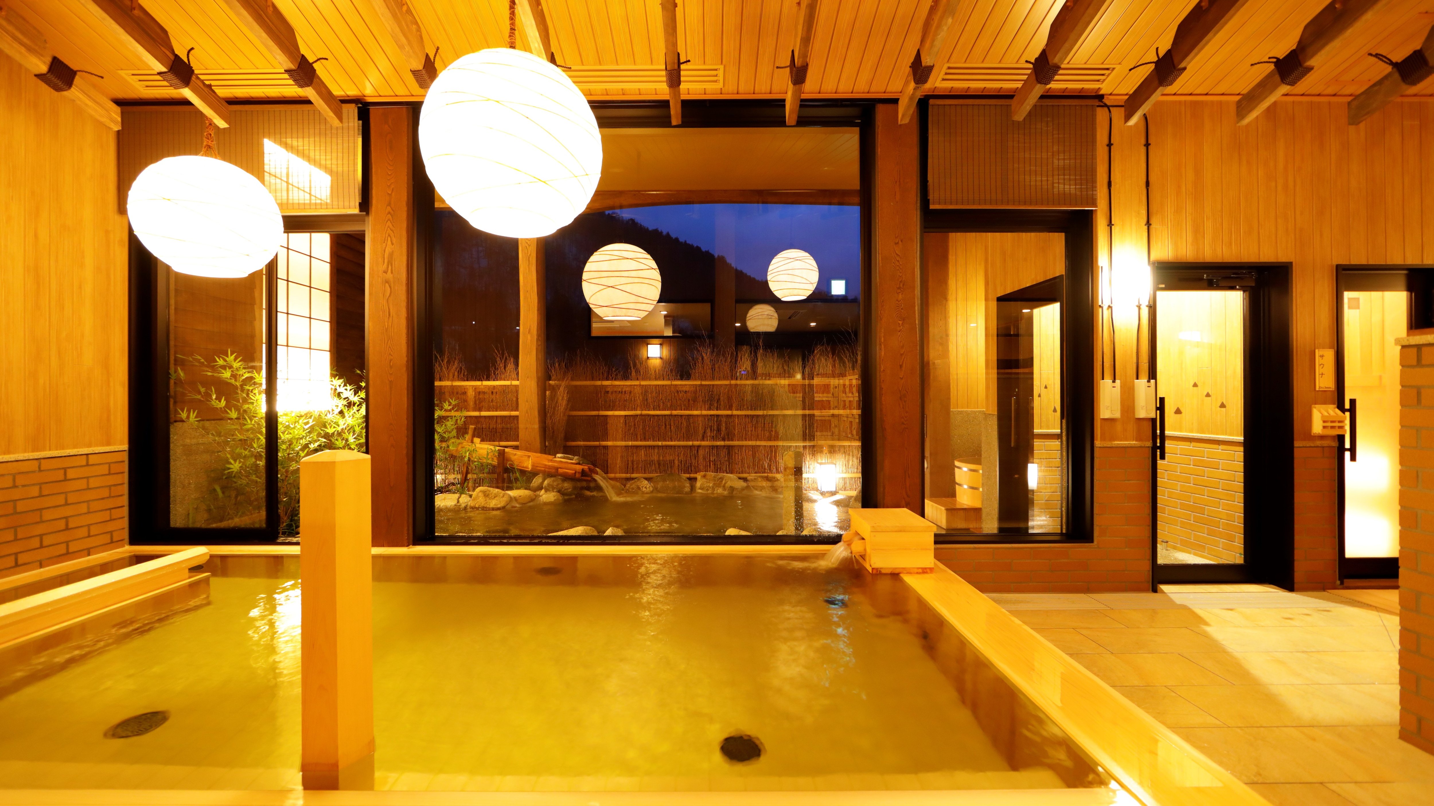 [16: 9] Large communal bath indoor bath