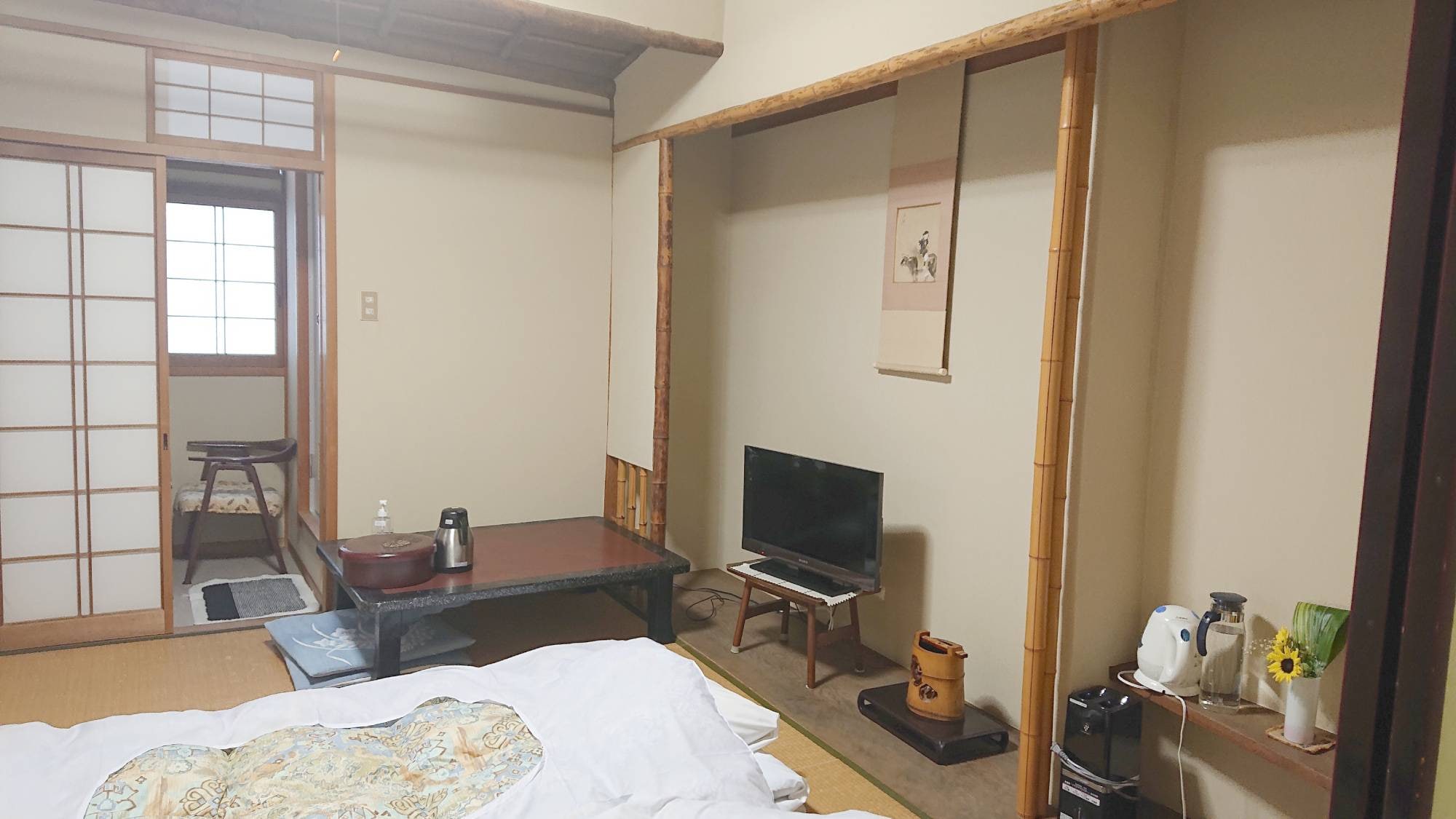 ・ Non-smoking Japanese-style room 6 tatami mats (with bath and toilet)