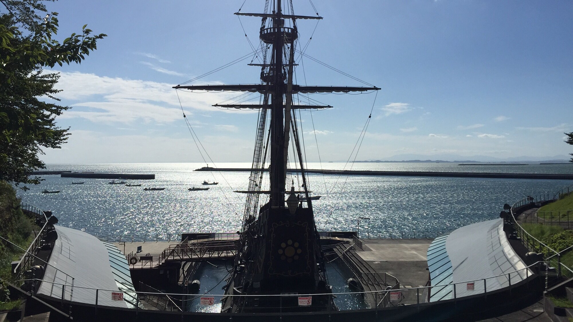 *San Juan Park/A tourist spot in Ishinomaki where you can see the Pacific Ocean and a replica ship from a high vantage point!