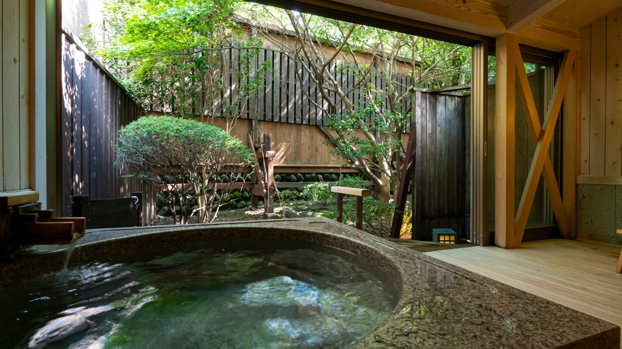 [Private bath] Kozuchi "Rock Bath" is a private open-air bath with a different style of bath and a tatami rest area.