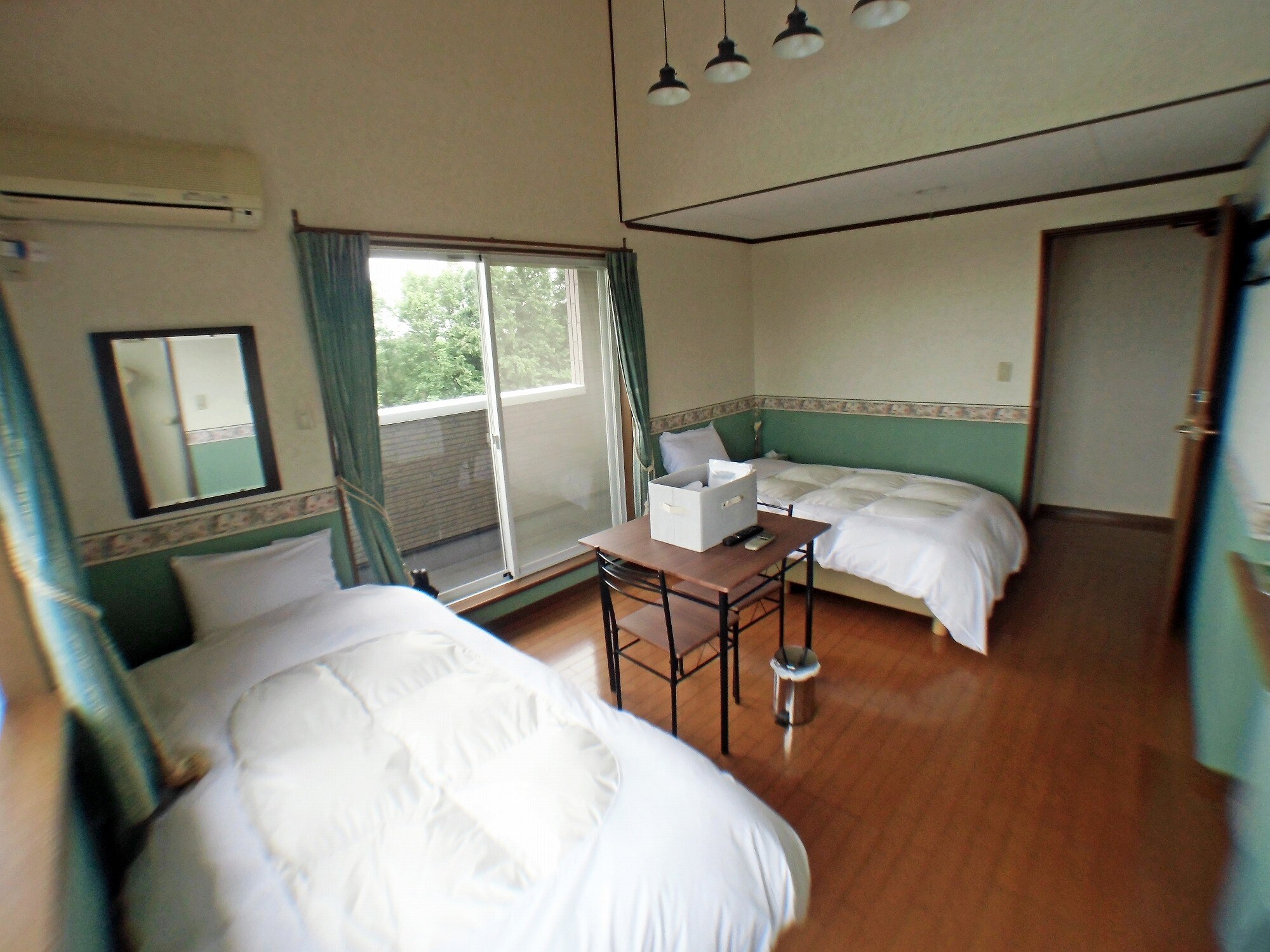 Twin Bed Room