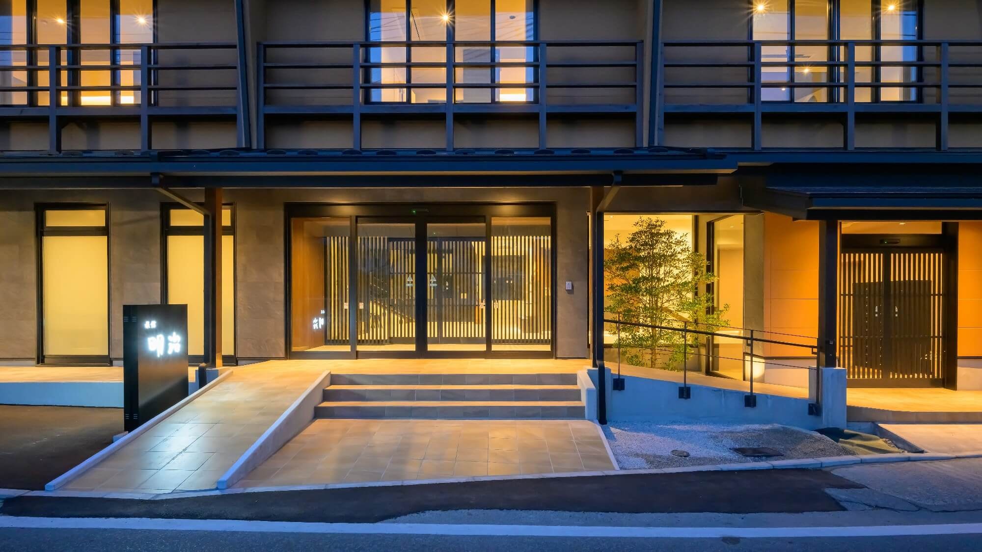 ยินดีต้อนรับคุณด้วยแสงไฟนวลๆ