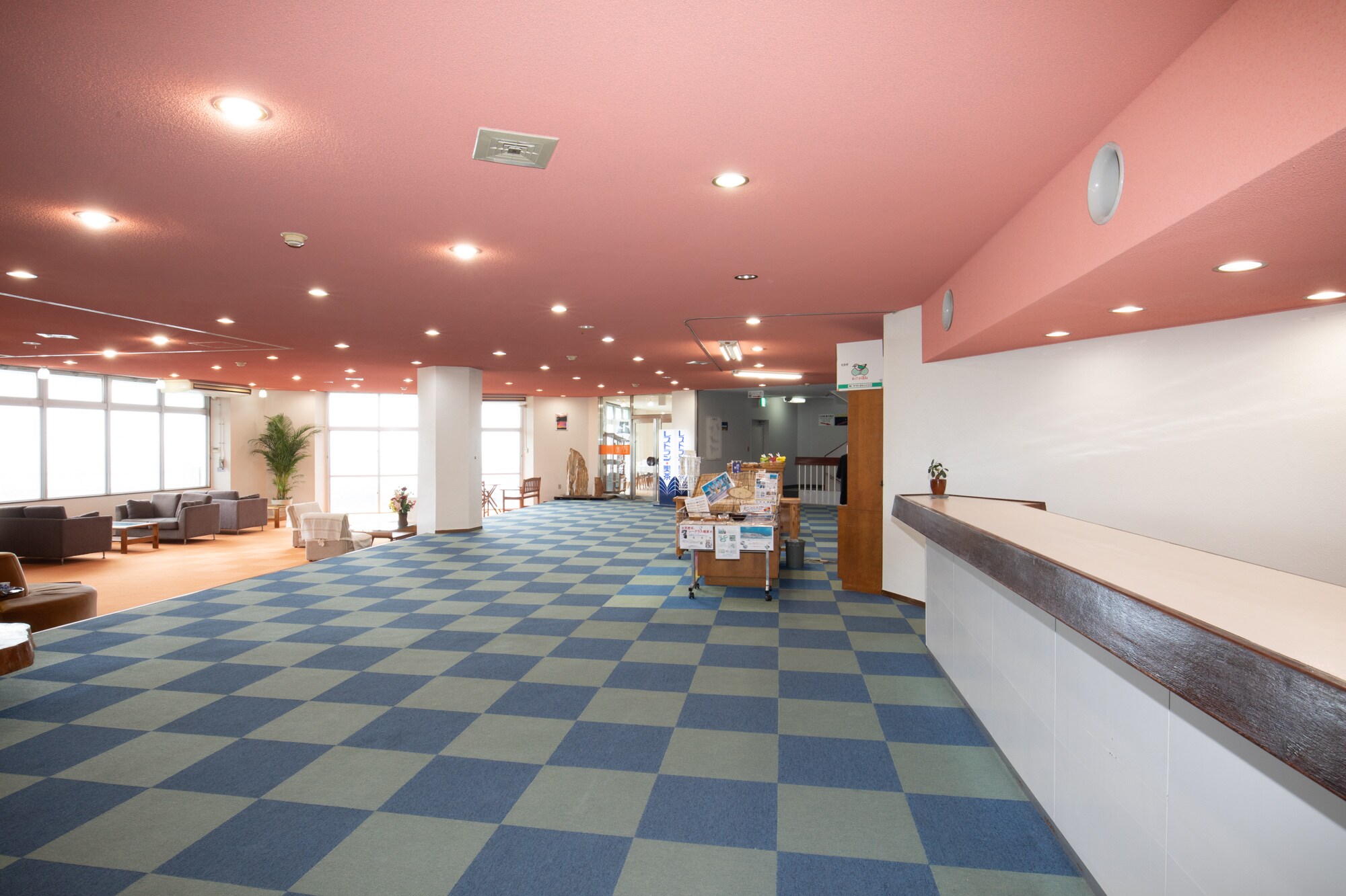 Front desk/lobby