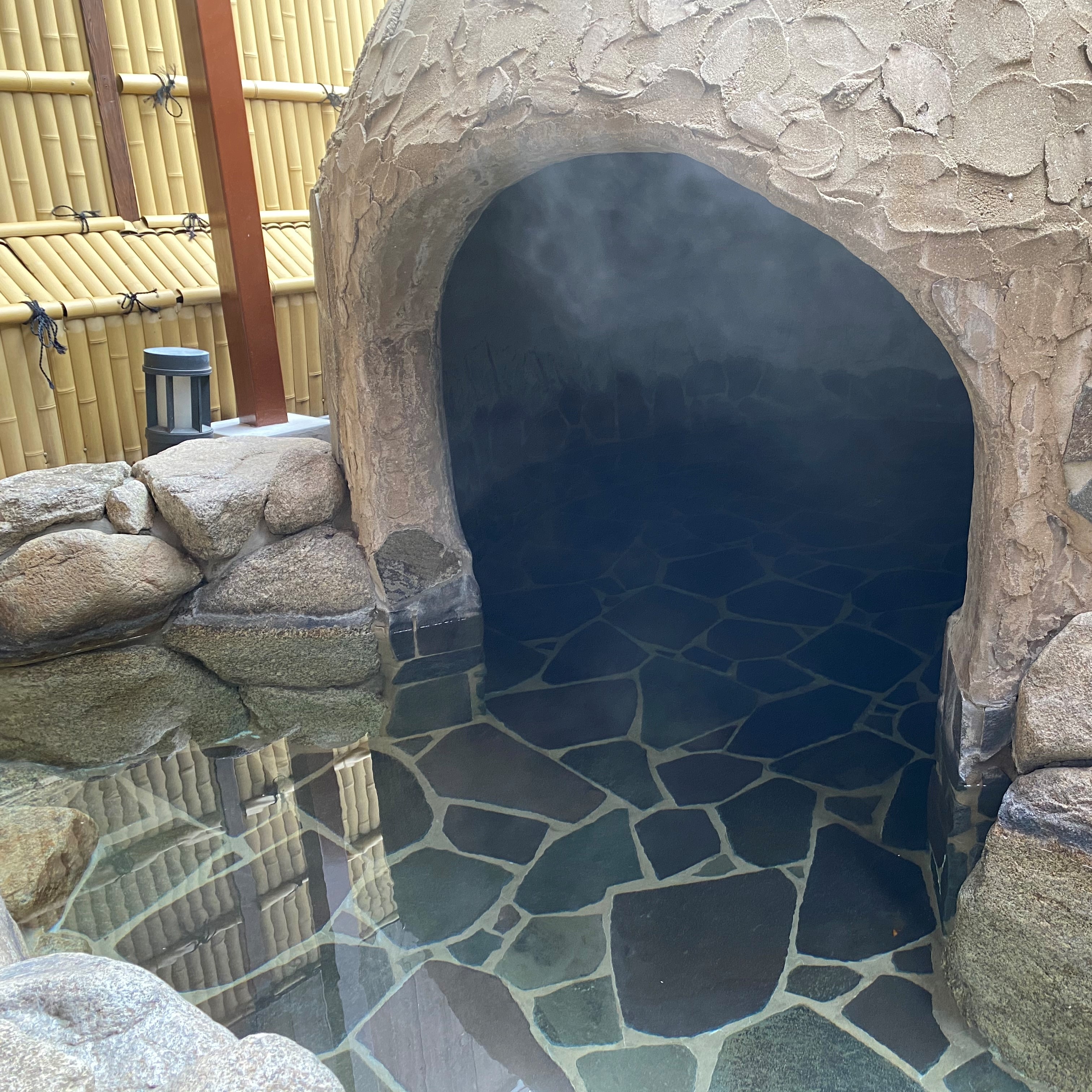 ◆ Men's bath open-air bath (cave bath)