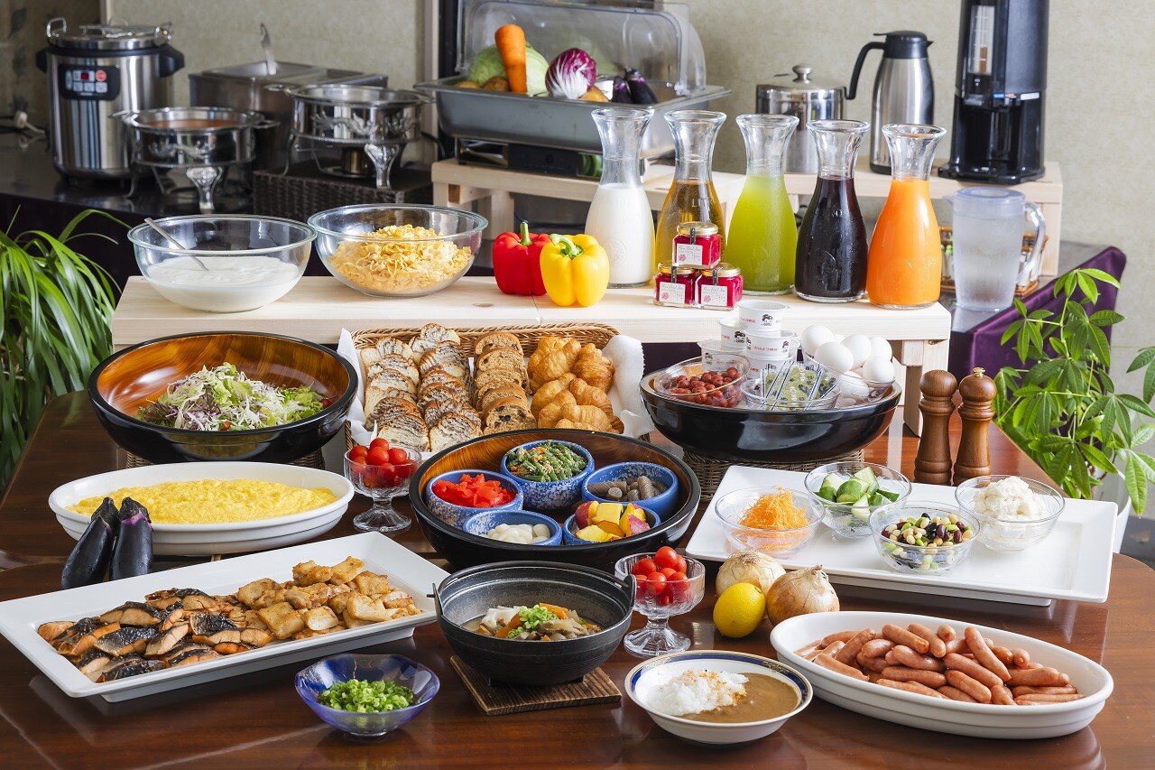 [Free breakfast buffet]