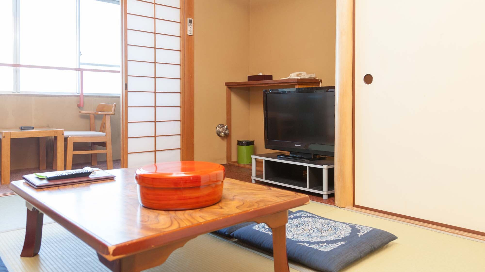 ・日式房间有6张榻榻米和一个卫生间