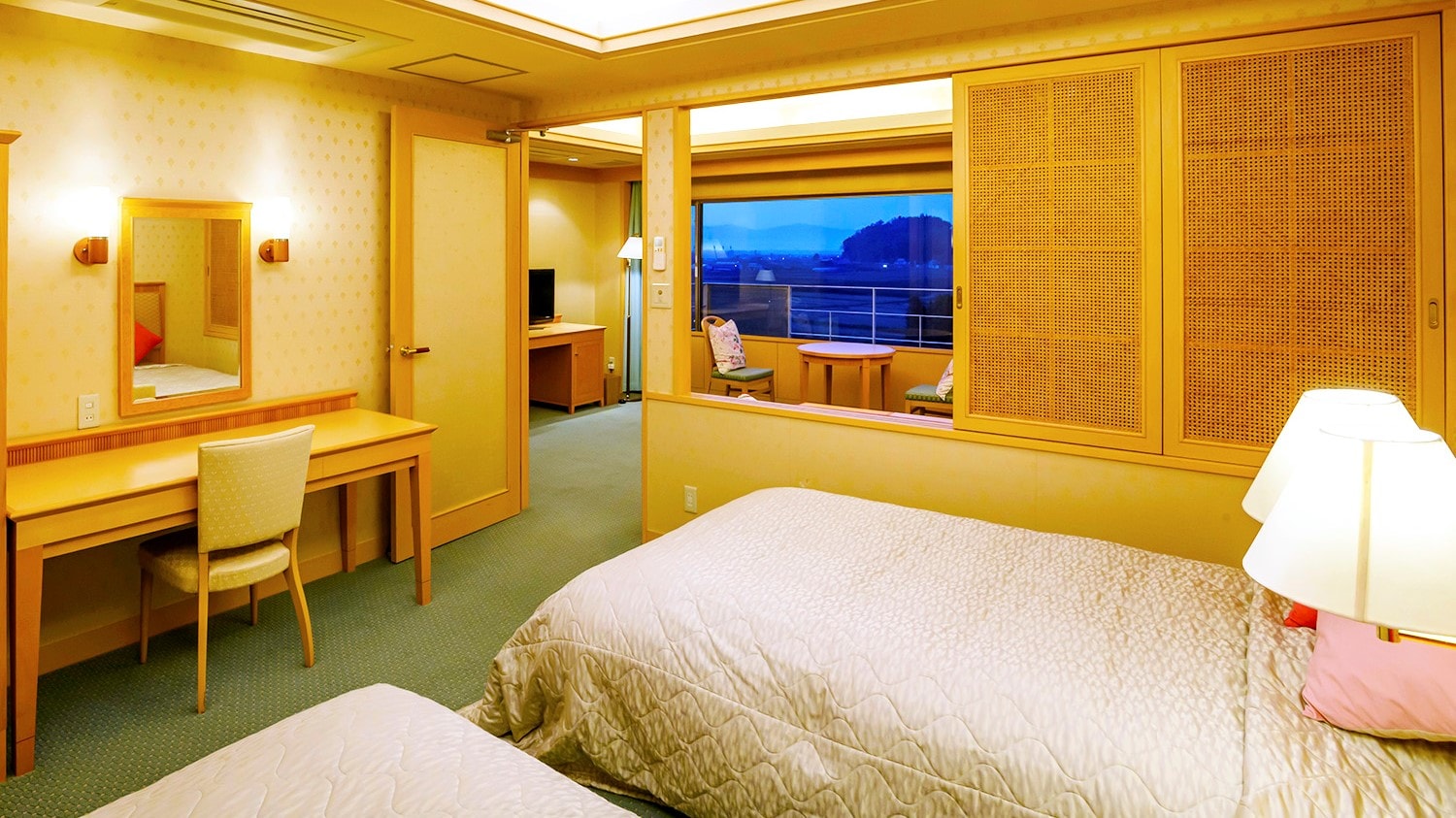 [Deluxe twin with Mogami River view bath]