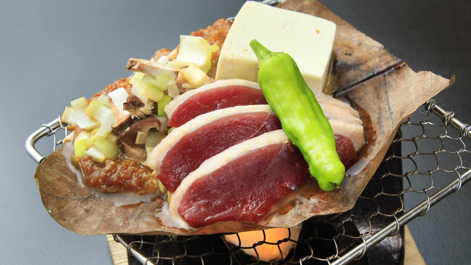 示例：在木兰叶上用味噌烤鸭