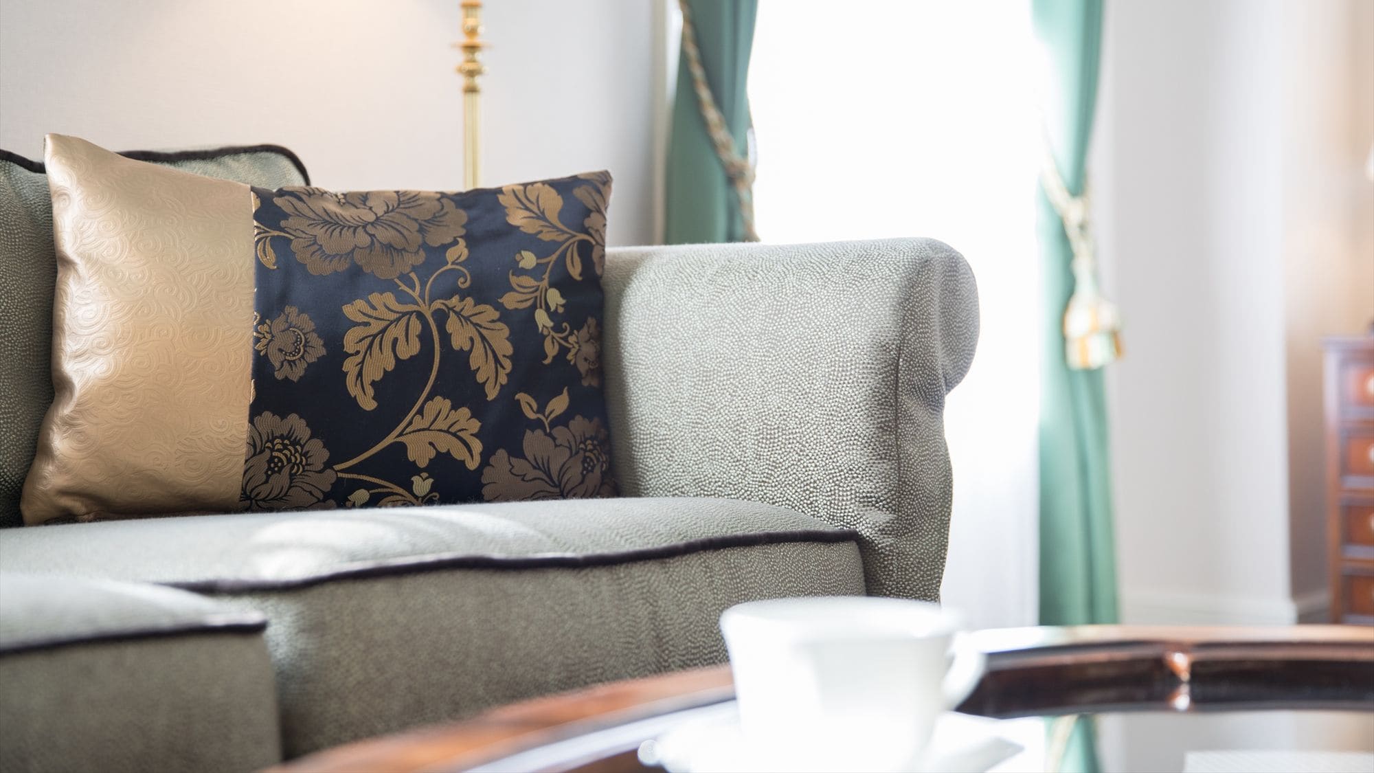 A high-quality space filled with British atmosphere where time flows slowly.