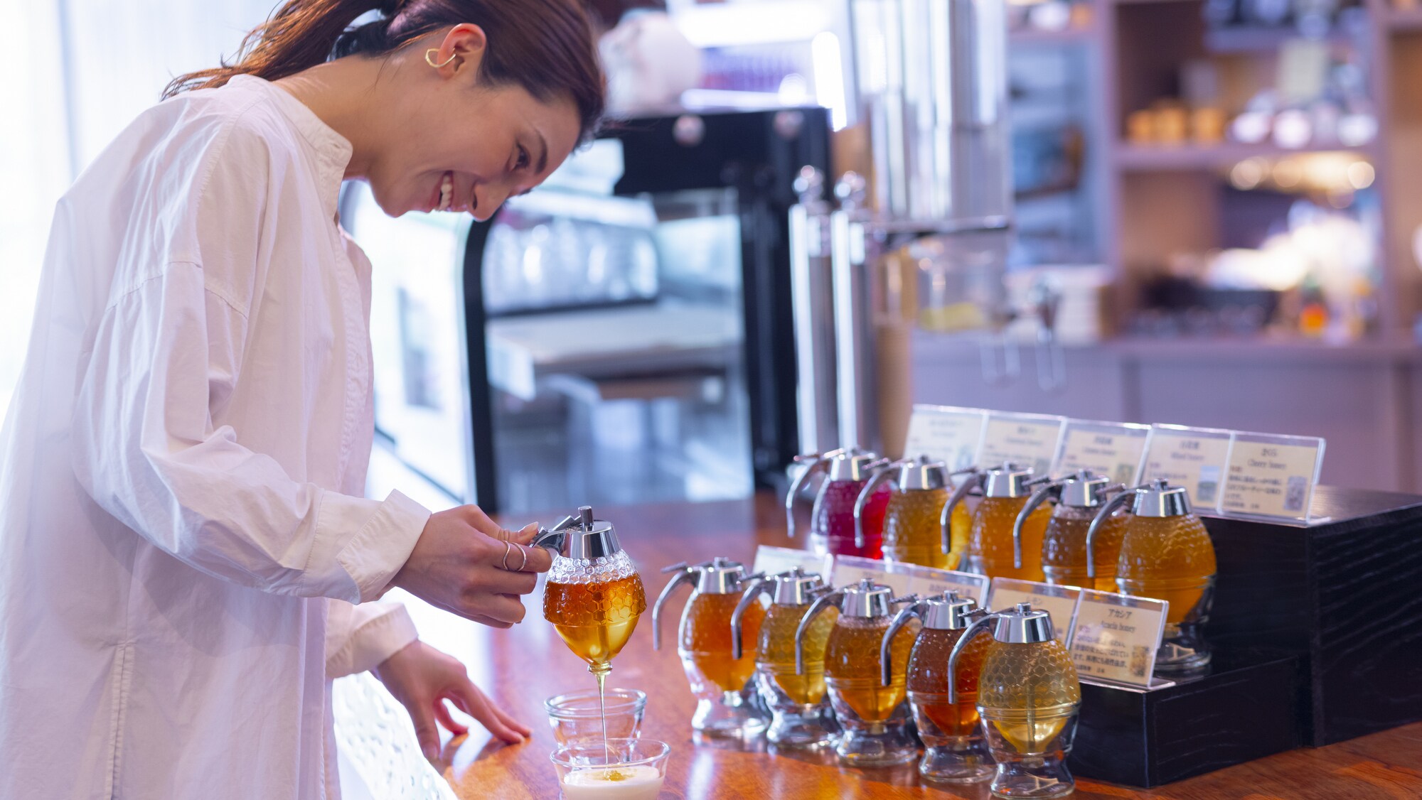 [休息室服務] 享受比較不同口味的蜂蜜和優格等。