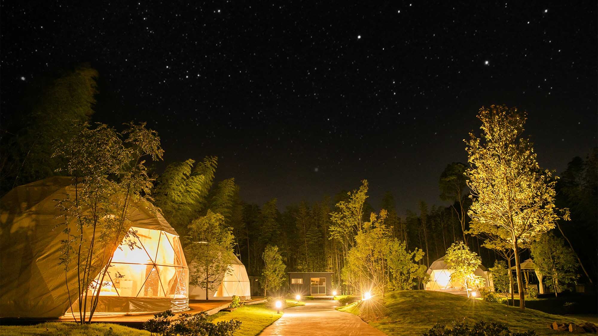 ・星空照耀下的豪華露營地