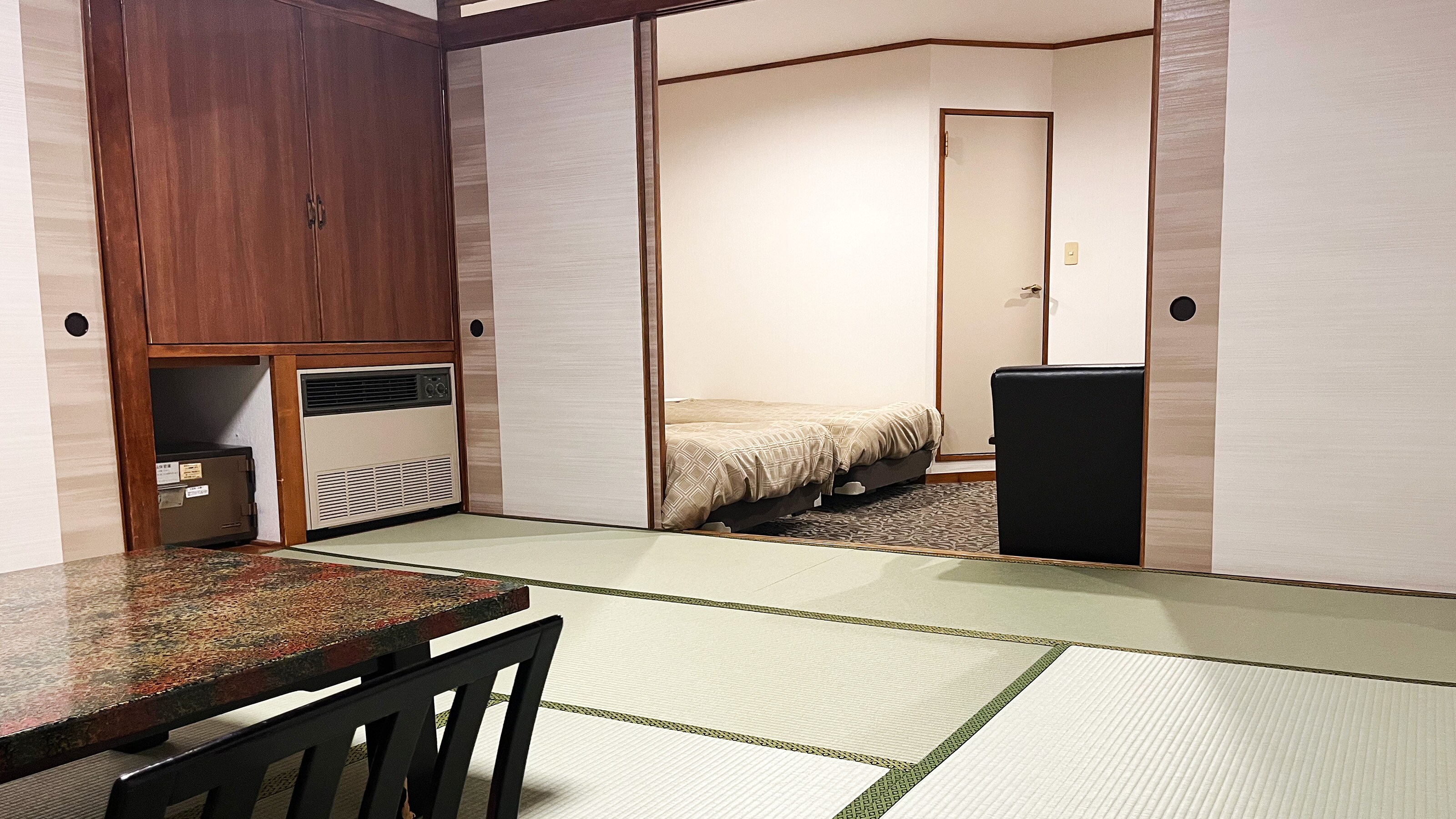 〇ห้องพักแบบญี่ปุ่น-ตะวันตก (เตียงคู่ + เสื่อทาทามิ 10 เสื่อ)
