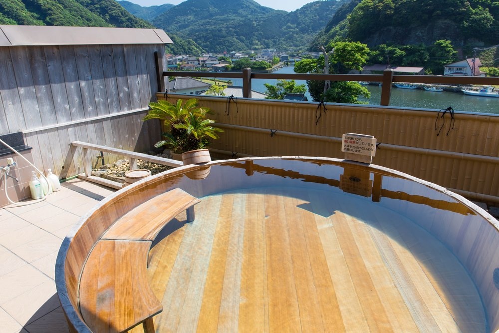 Open-air bath