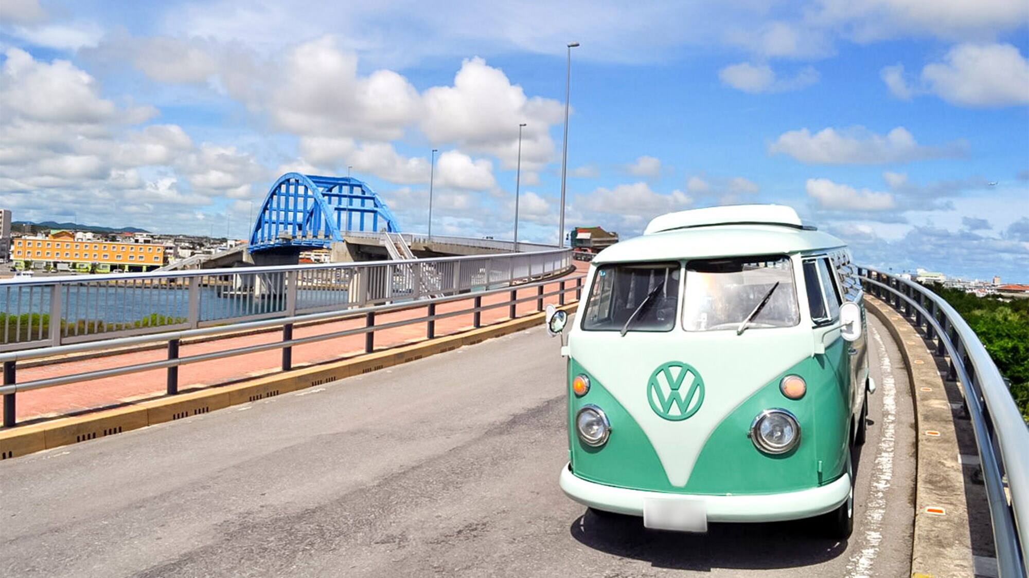 Bus Wagen dan Jembatan Gerbang Selatan
