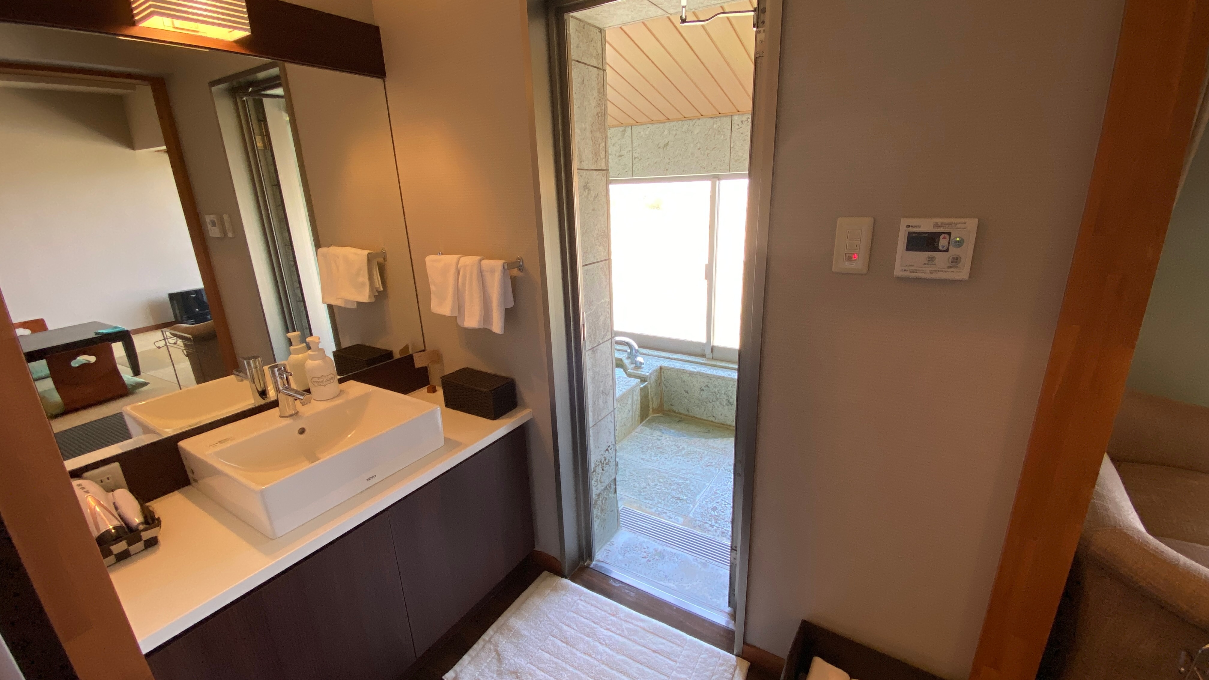 Observation washroom