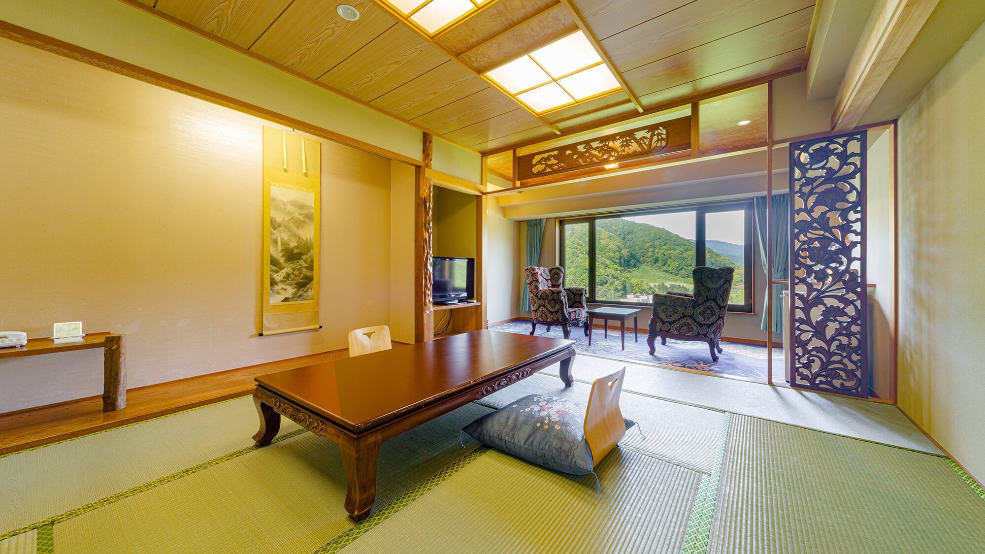 [New building] Japanese-style room 10 tatami mats / New building Japanese-style room ideal for family trips and group trips.
