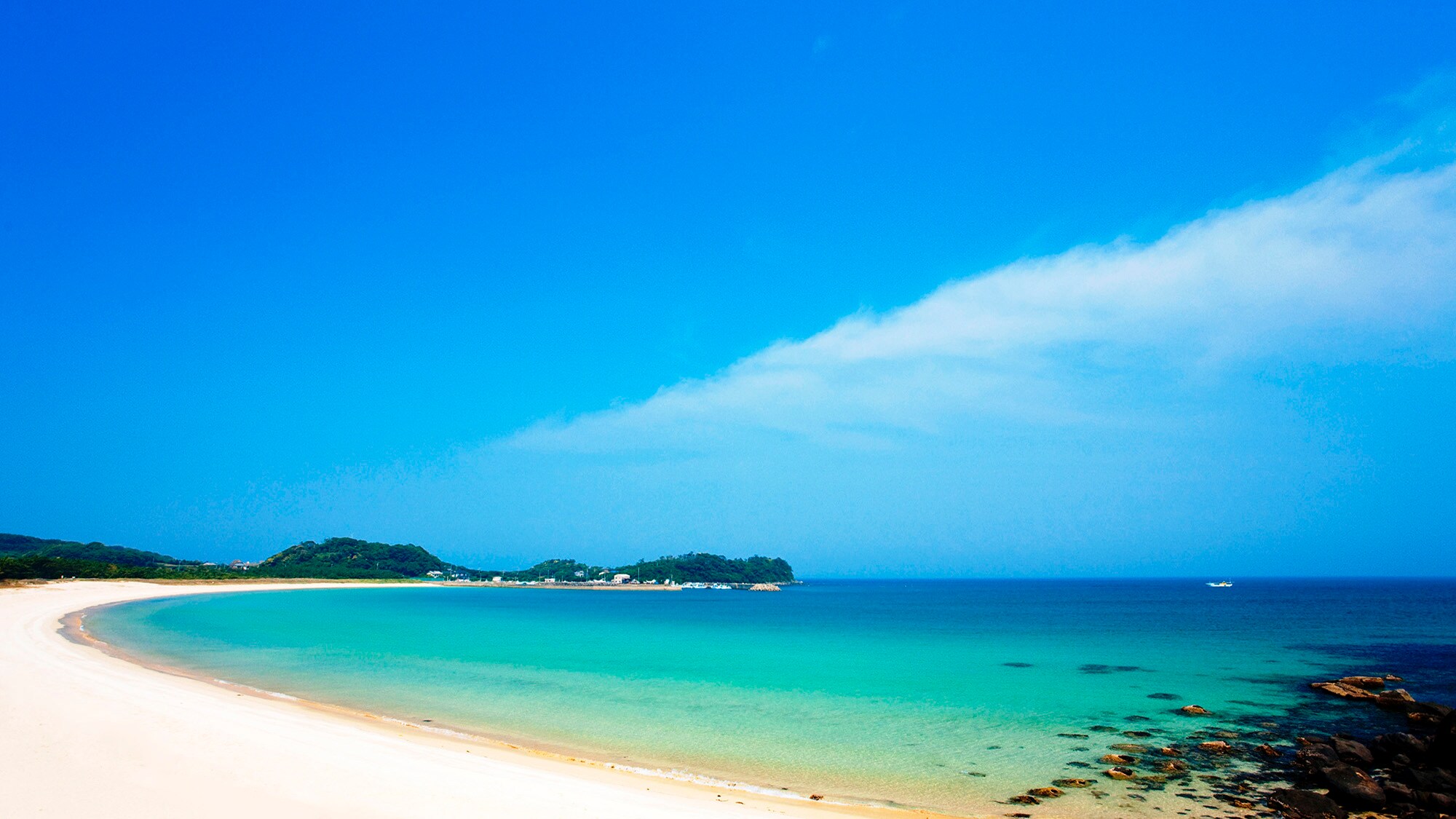 * [Pantai Tsutsuki] Sekitar 20 menit dengan mobil dari hotel. Pantai pasir putih yang terpilih sebagai salah satu dari 100 pantai terbaik di Jepang!