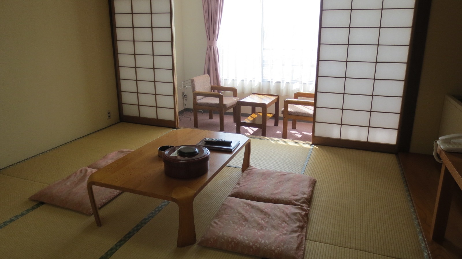 Japanese-style room (8 tatami mats) (no bathroom or toilet)