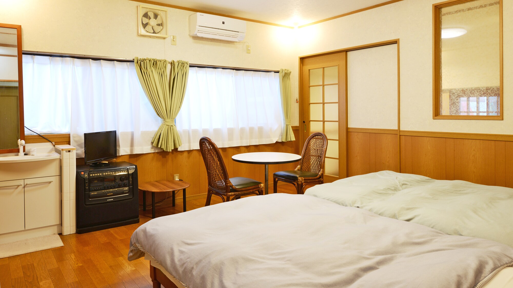 *[Example of guest room] Western-style room with 10 tatami mats. Please relax in a spacious space.