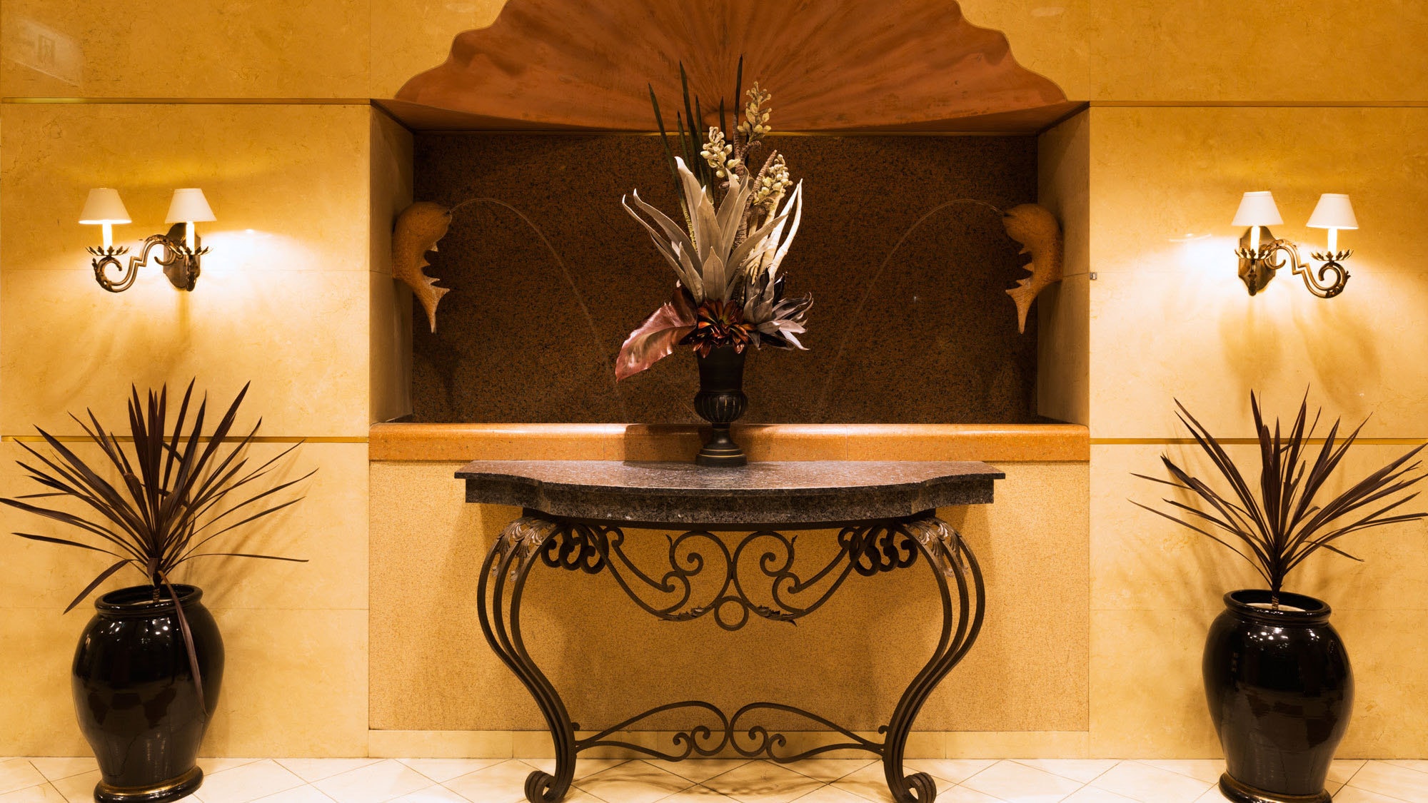 *Sophisticated design that shines everywhere in the hotel welcomes you.