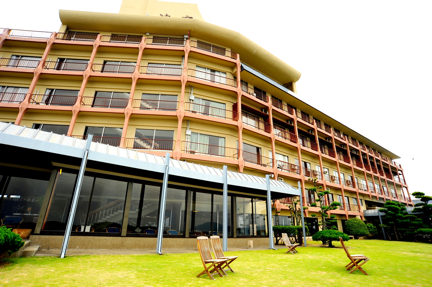 100 years since its founding, the exterior of the Sky Hotel Kairo