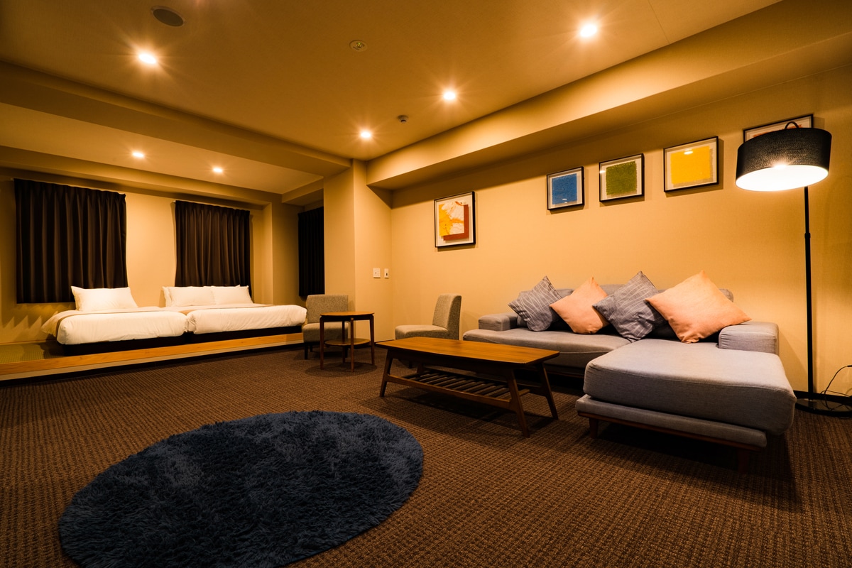 High-rise Presidential Corner Suite with Spa Bath