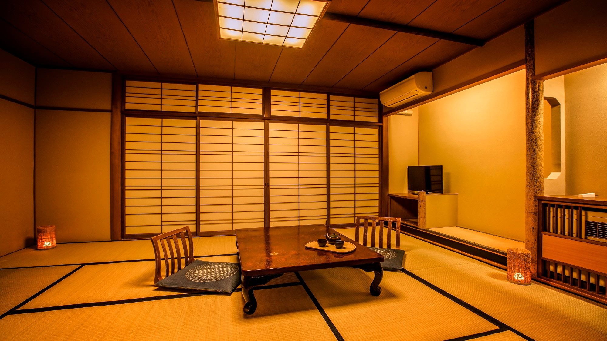 Standard Japanese-style room *An example of a guest room